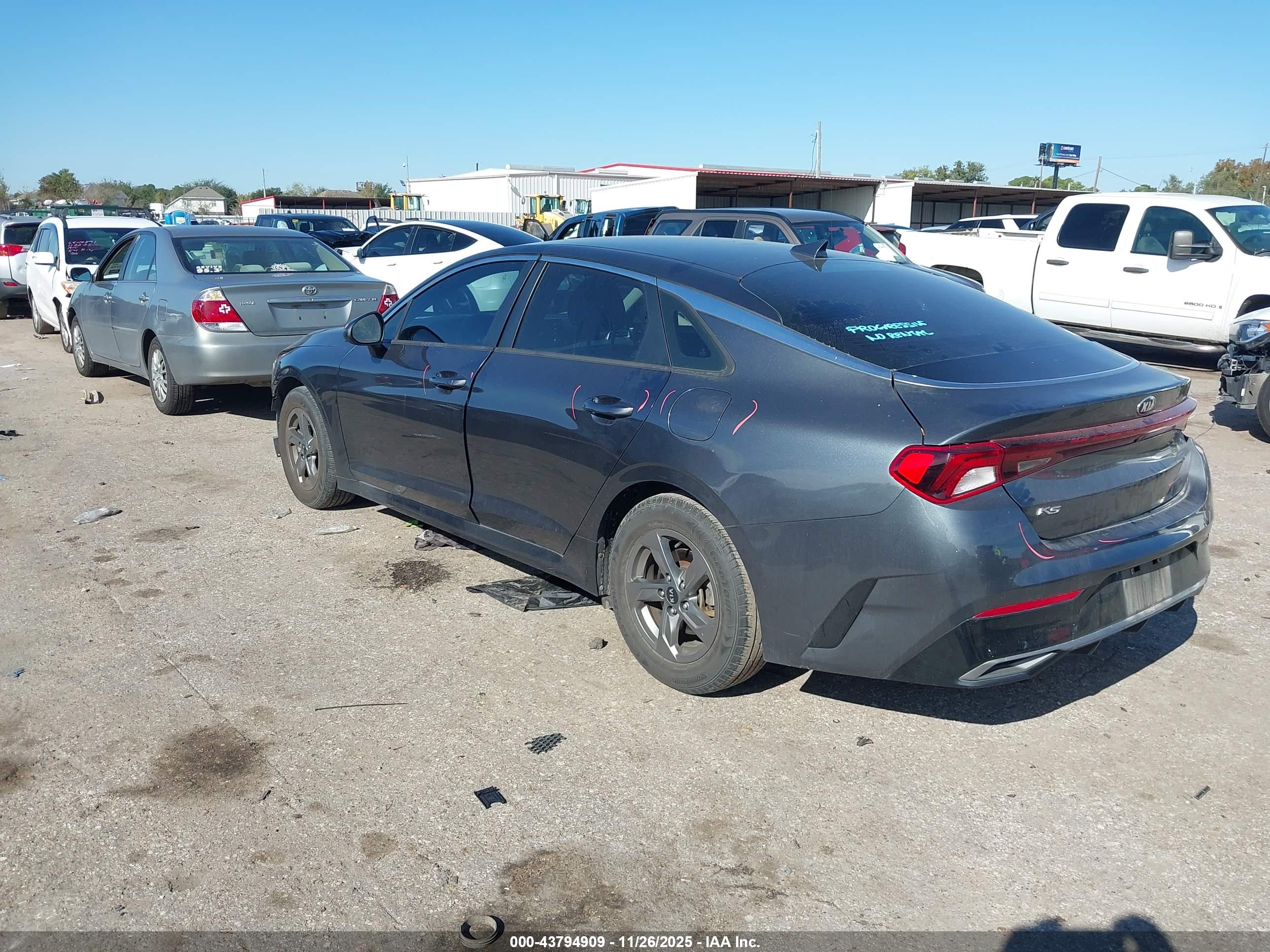KIA K5 image 3