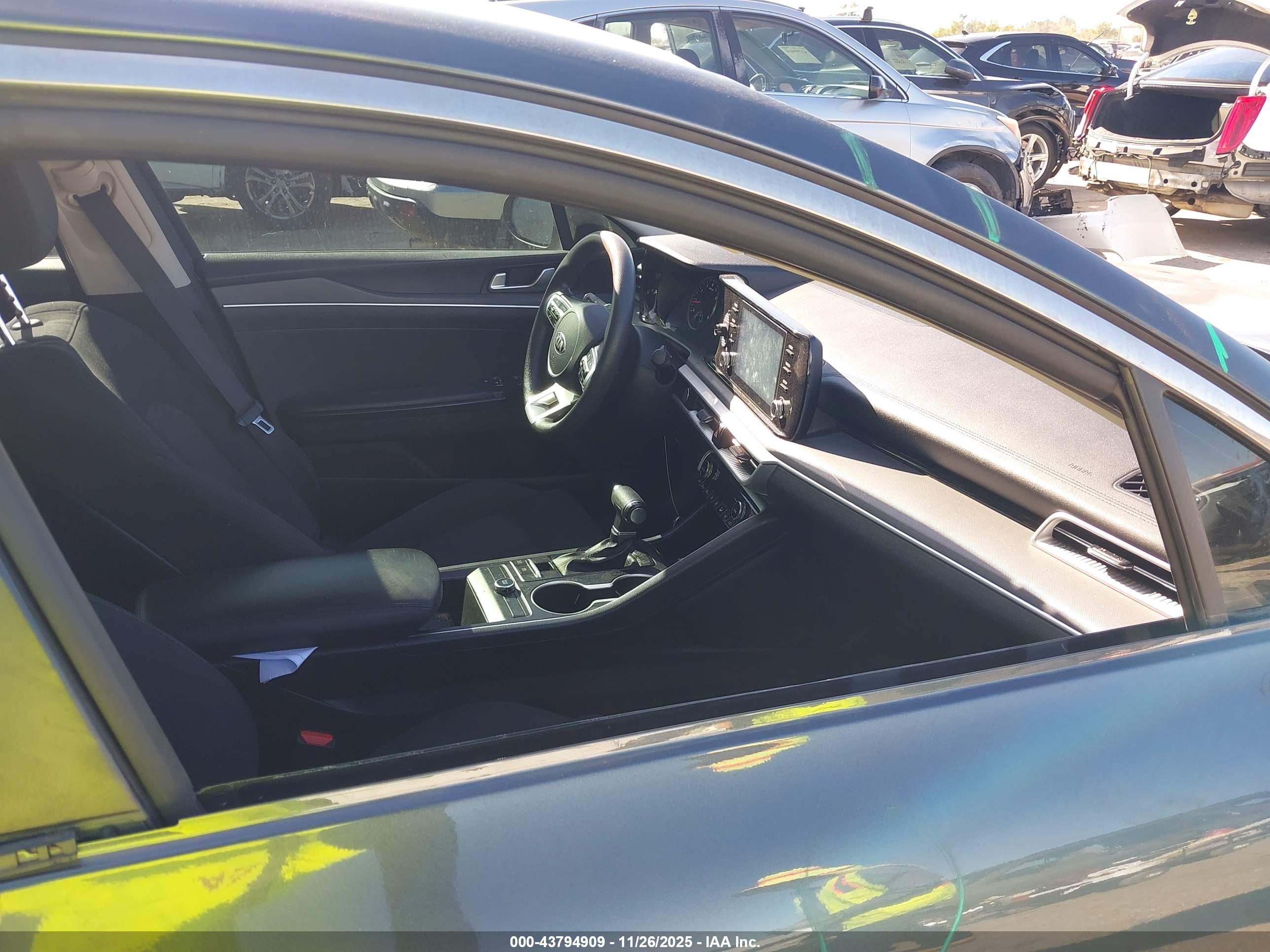 KIA K5 image 5