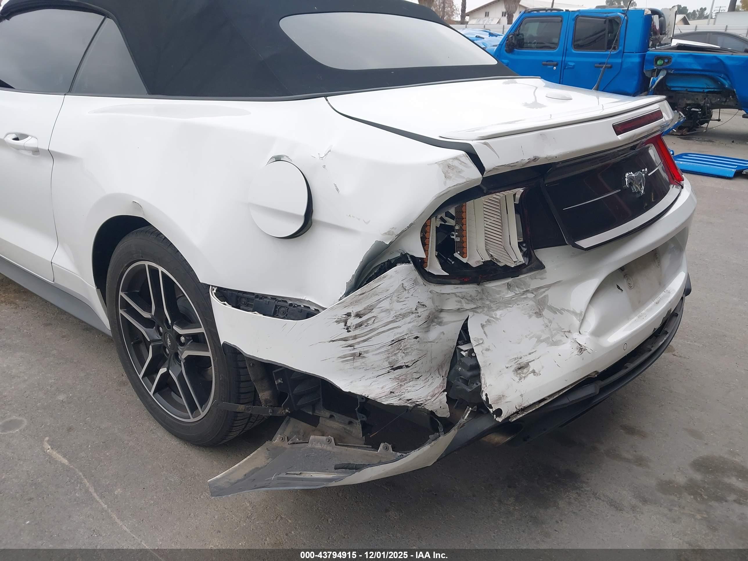 FORD MUSTANG image 6