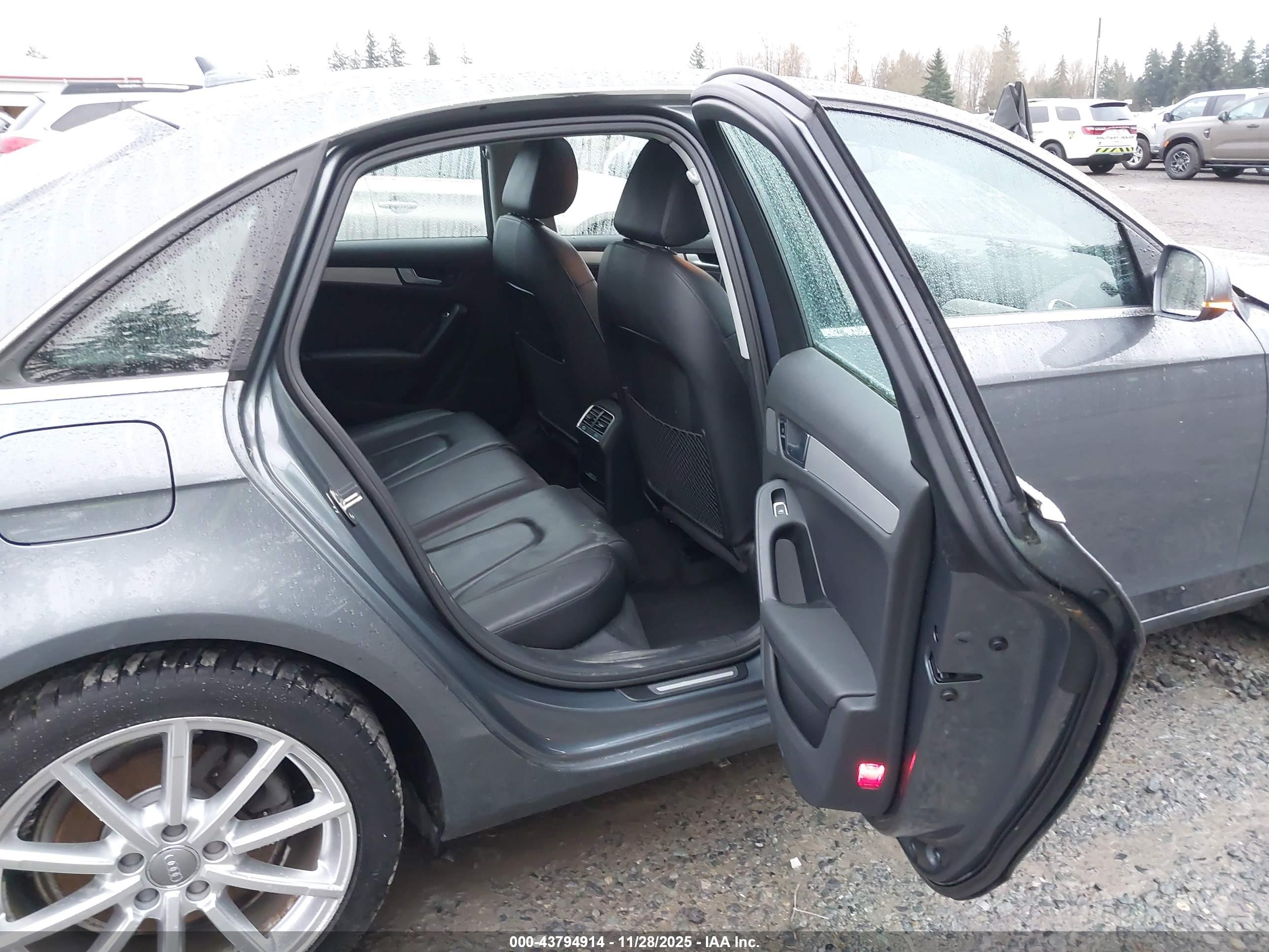 AUDI A4 image 8
