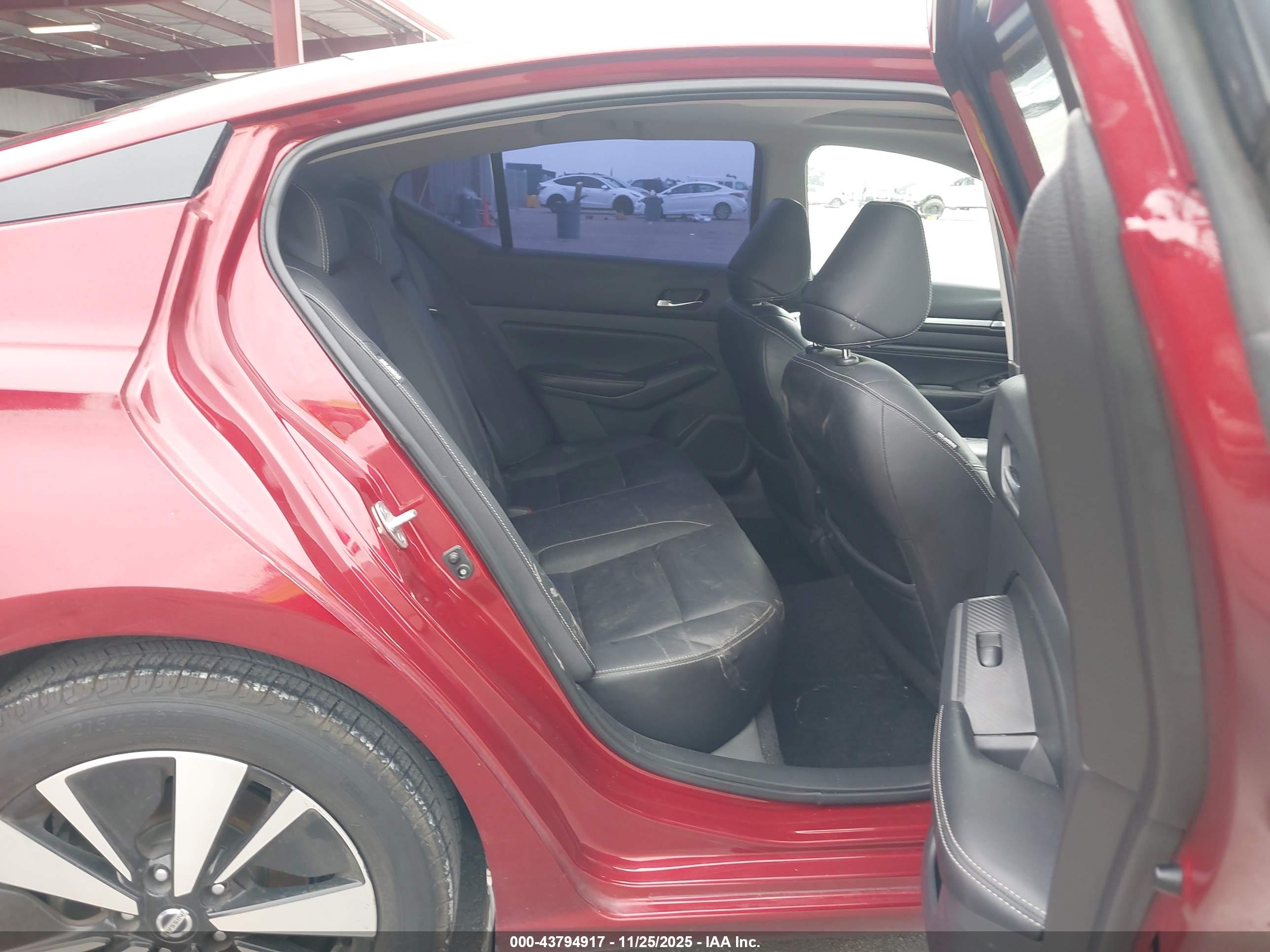 NISSAN ALTIMA image 8