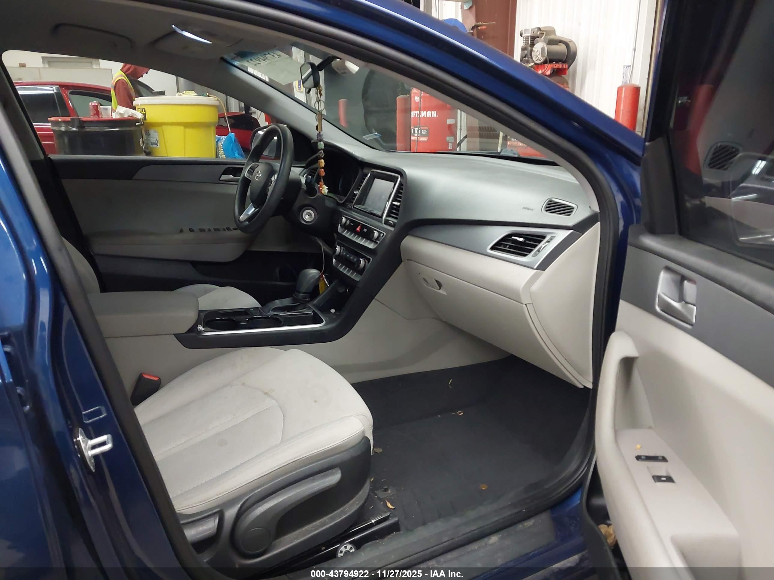 HYUNDAI SONATA image 5
