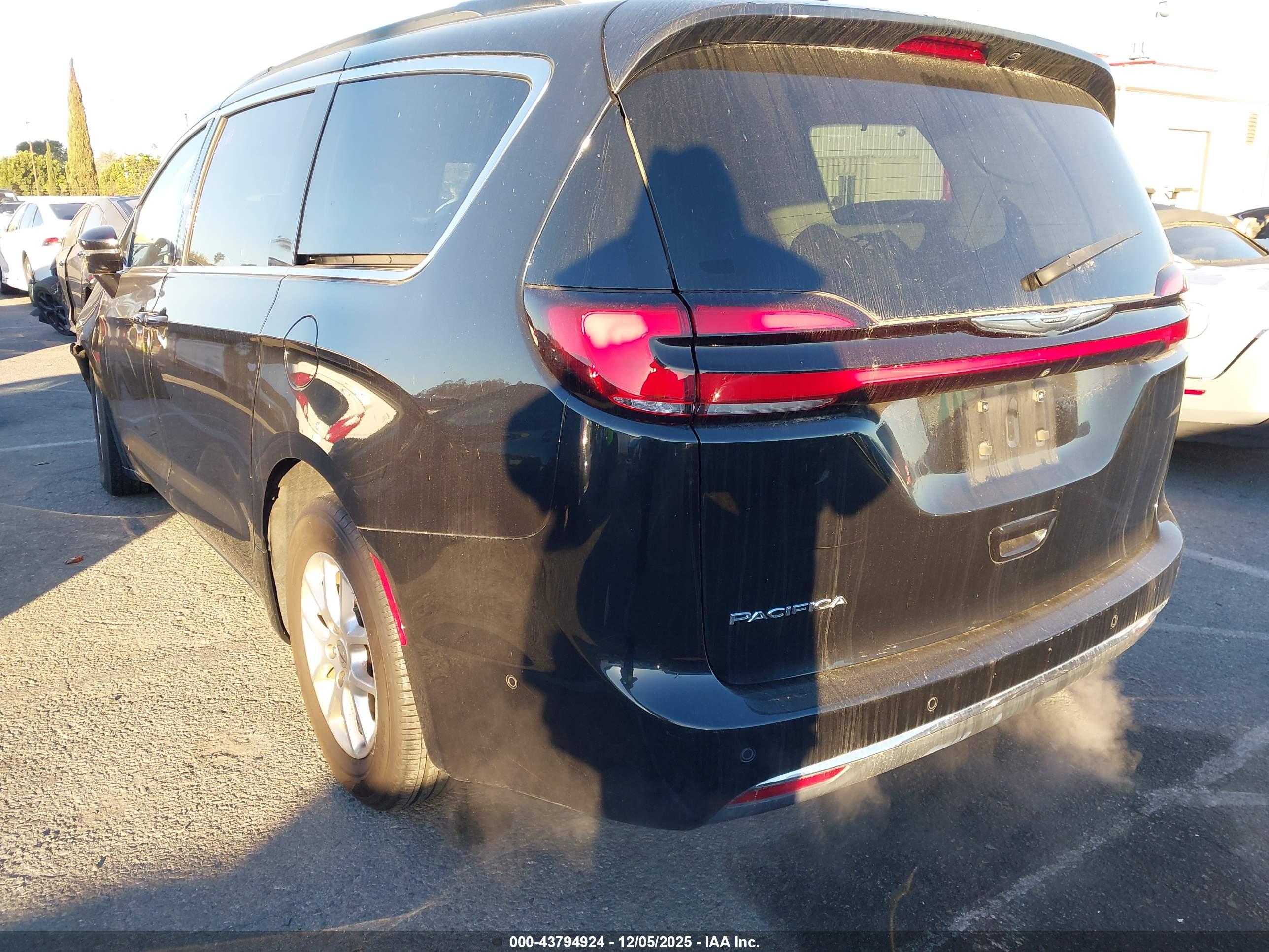 CHRYSLER PACIFICA image 3
