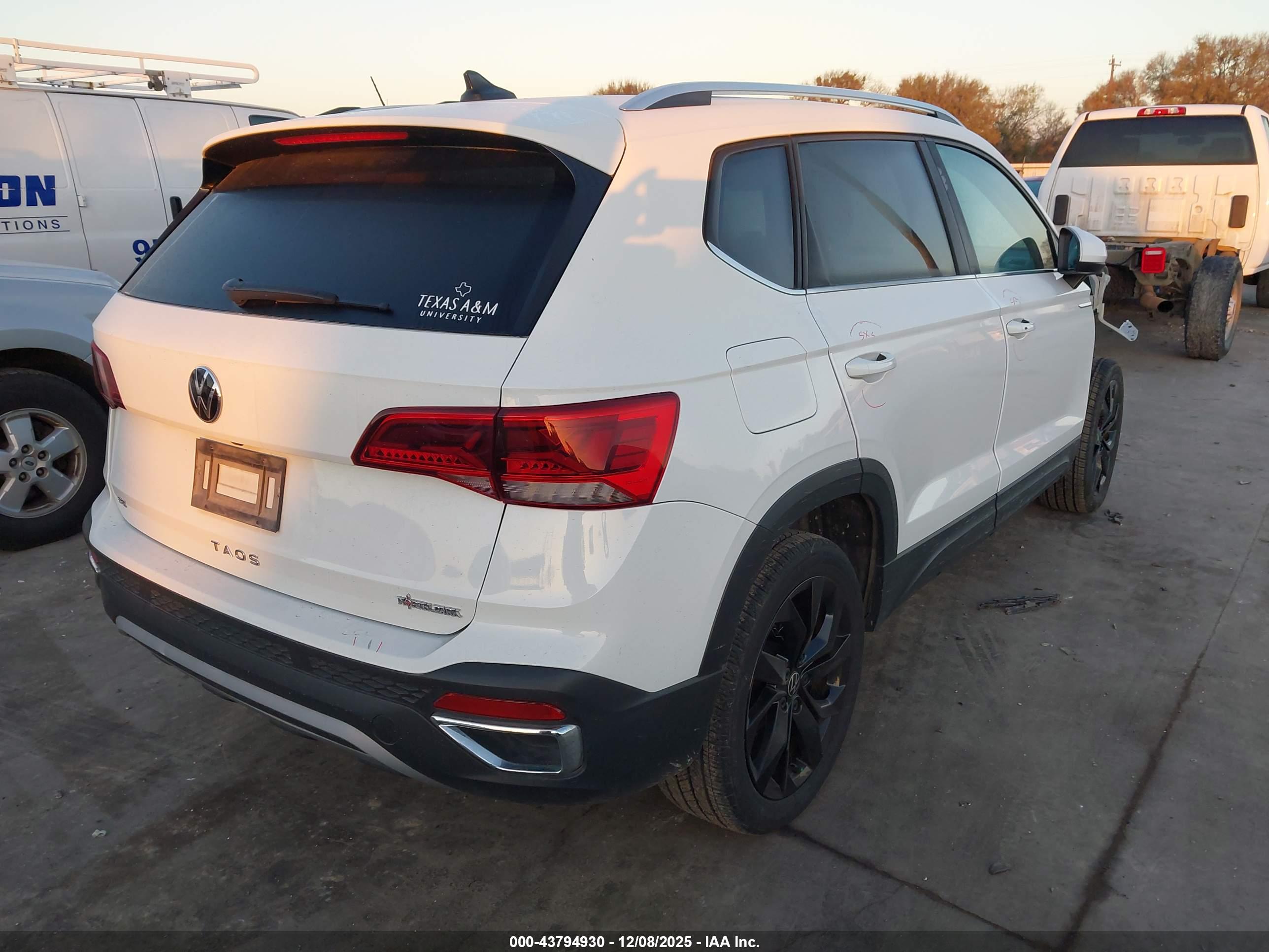 VOLKSWAGEN TAOS image 4