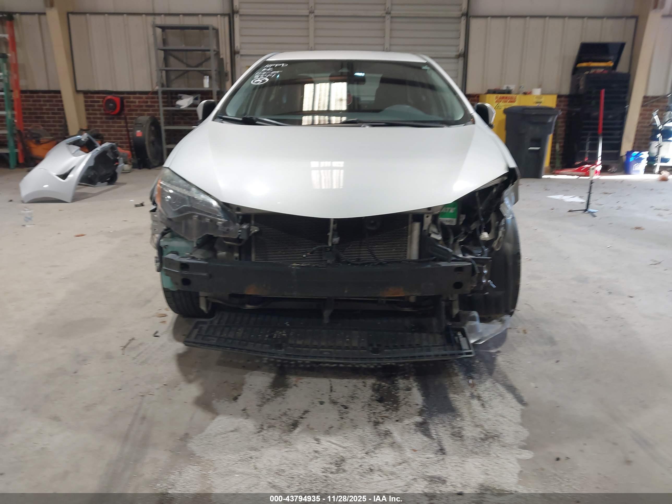 TOYOTA COROLLA image 6