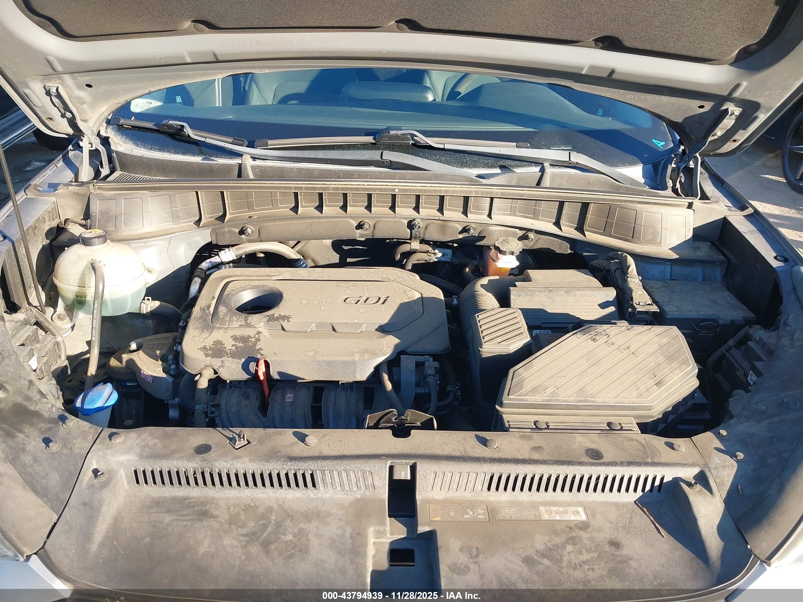 HYUNDAI TUCSON image 10