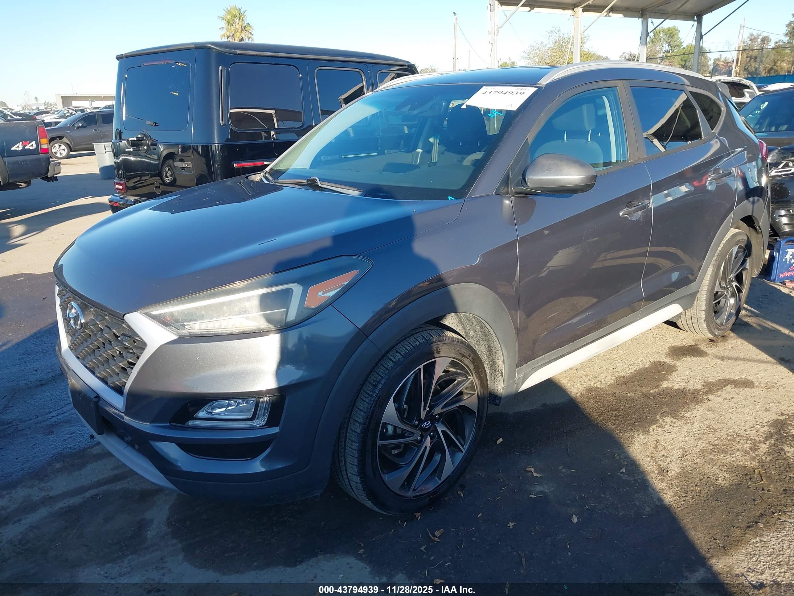 HYUNDAI TUCSON image 2