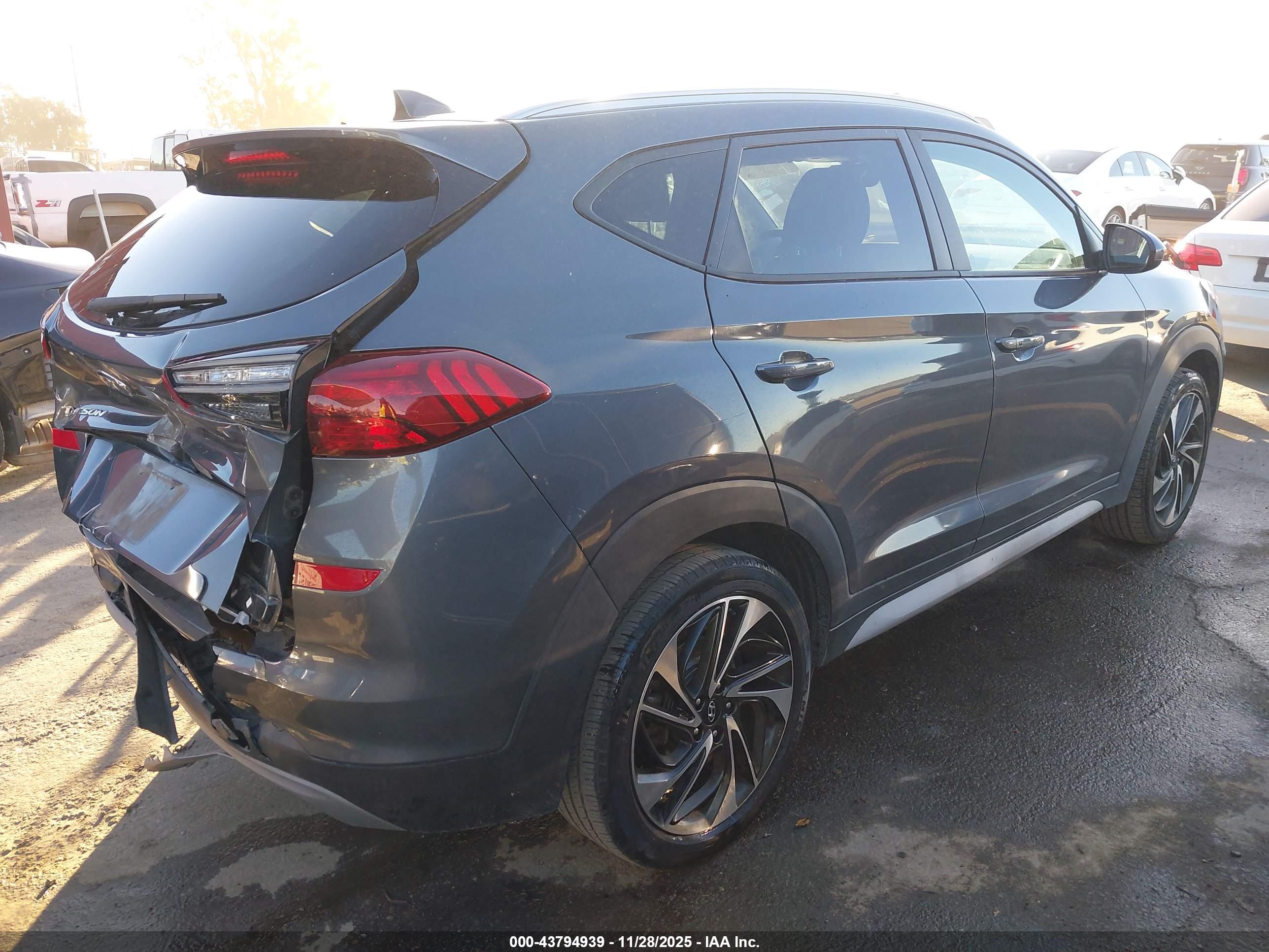 HYUNDAI TUCSON image 4