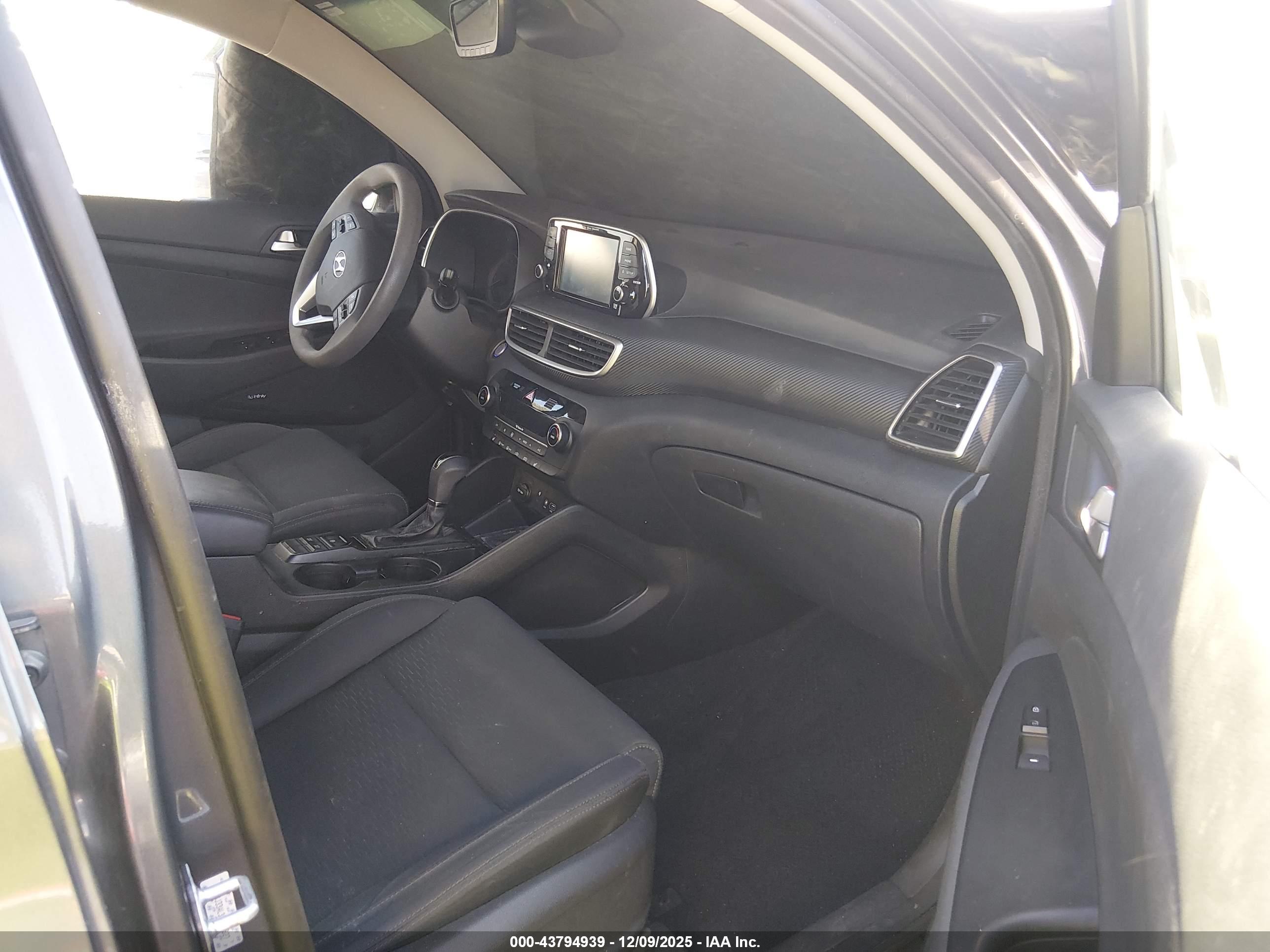 HYUNDAI TUCSON image 5