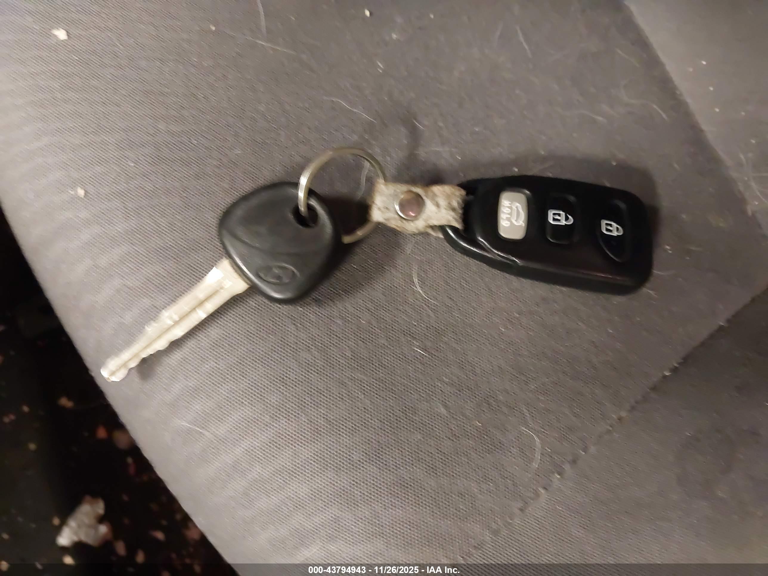 HYUNDAI ELANTRA image 11