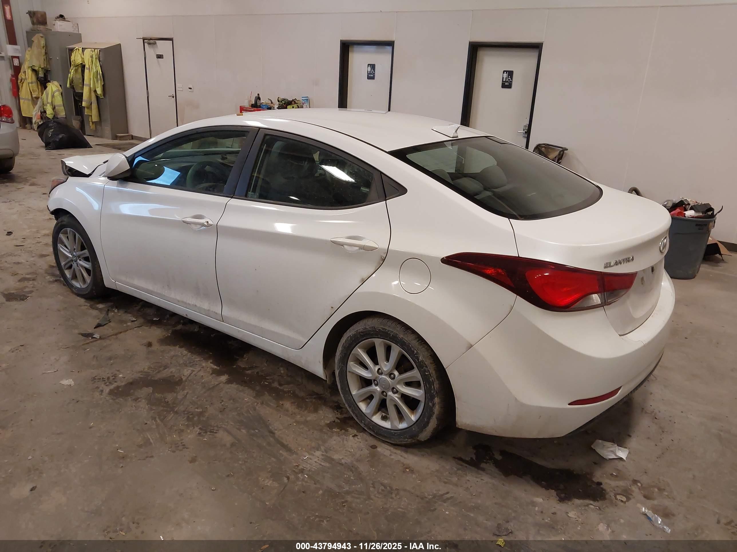 HYUNDAI ELANTRA image 3