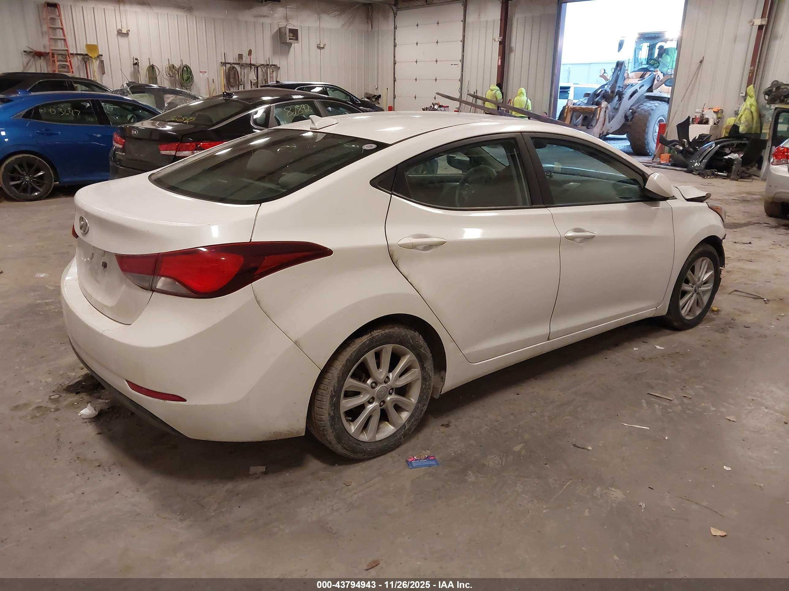 HYUNDAI ELANTRA image 4
