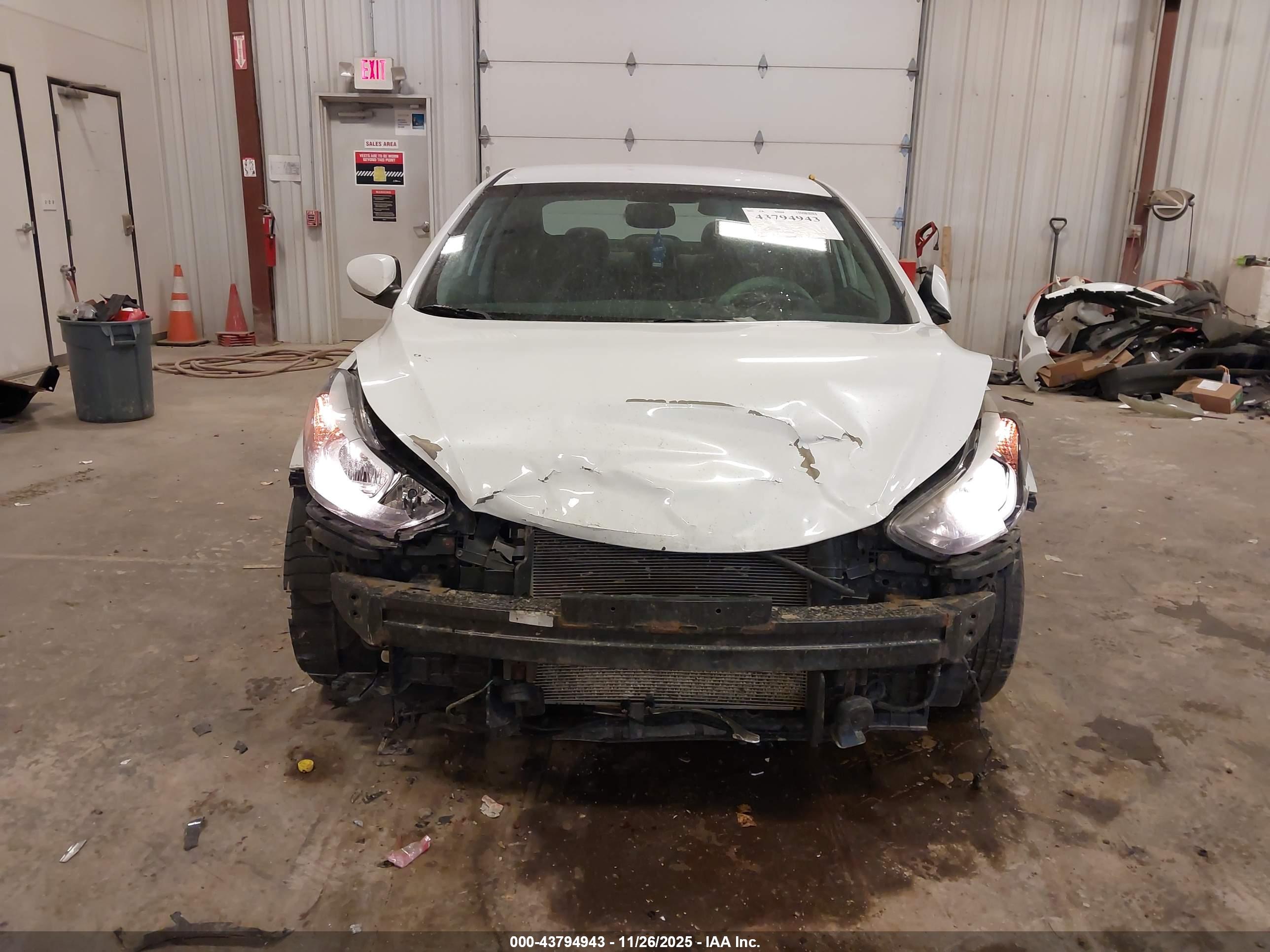 HYUNDAI ELANTRA image 6