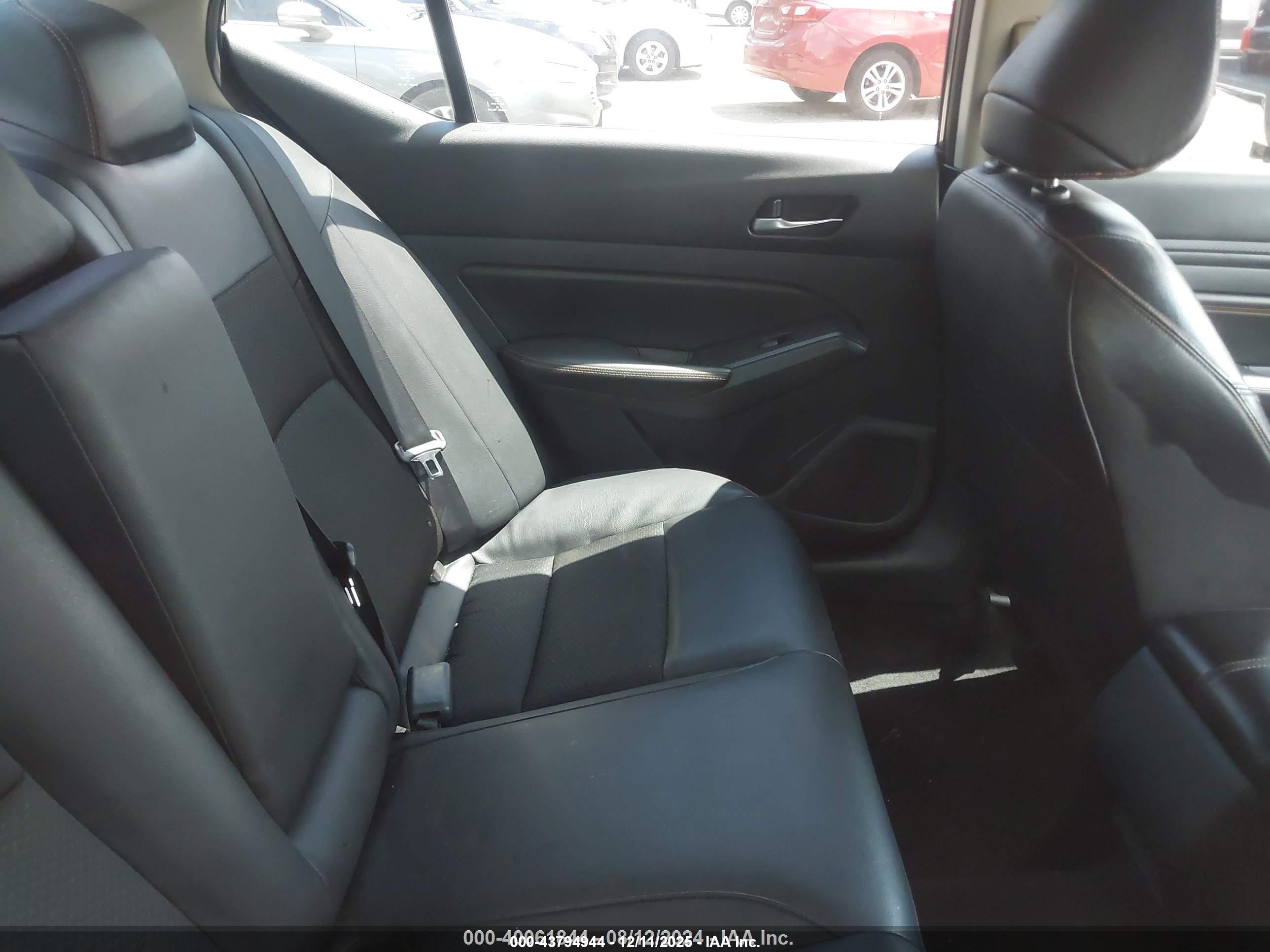 NISSAN ALTIMA image 8