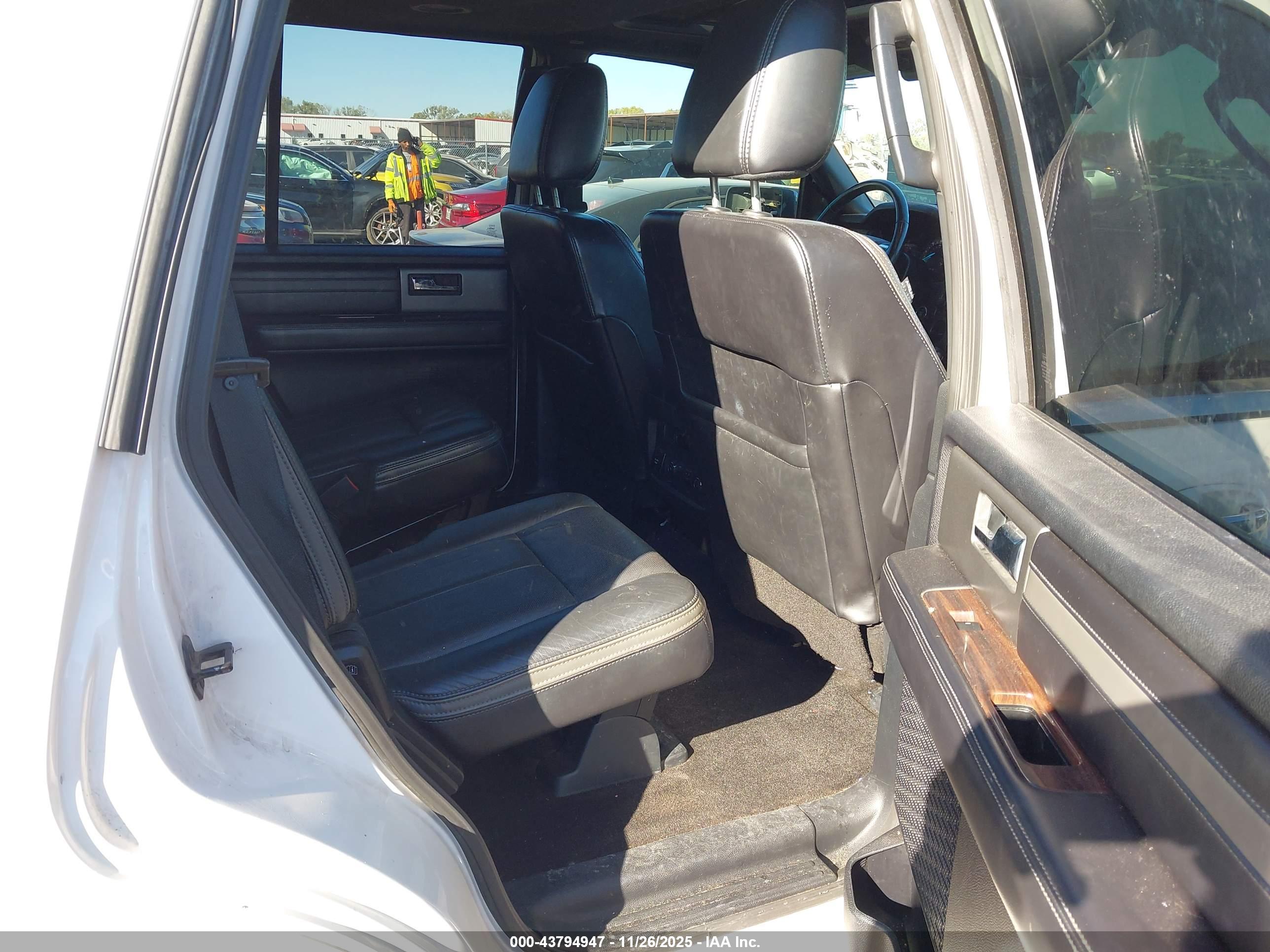 FORD EXPEDITION image 8