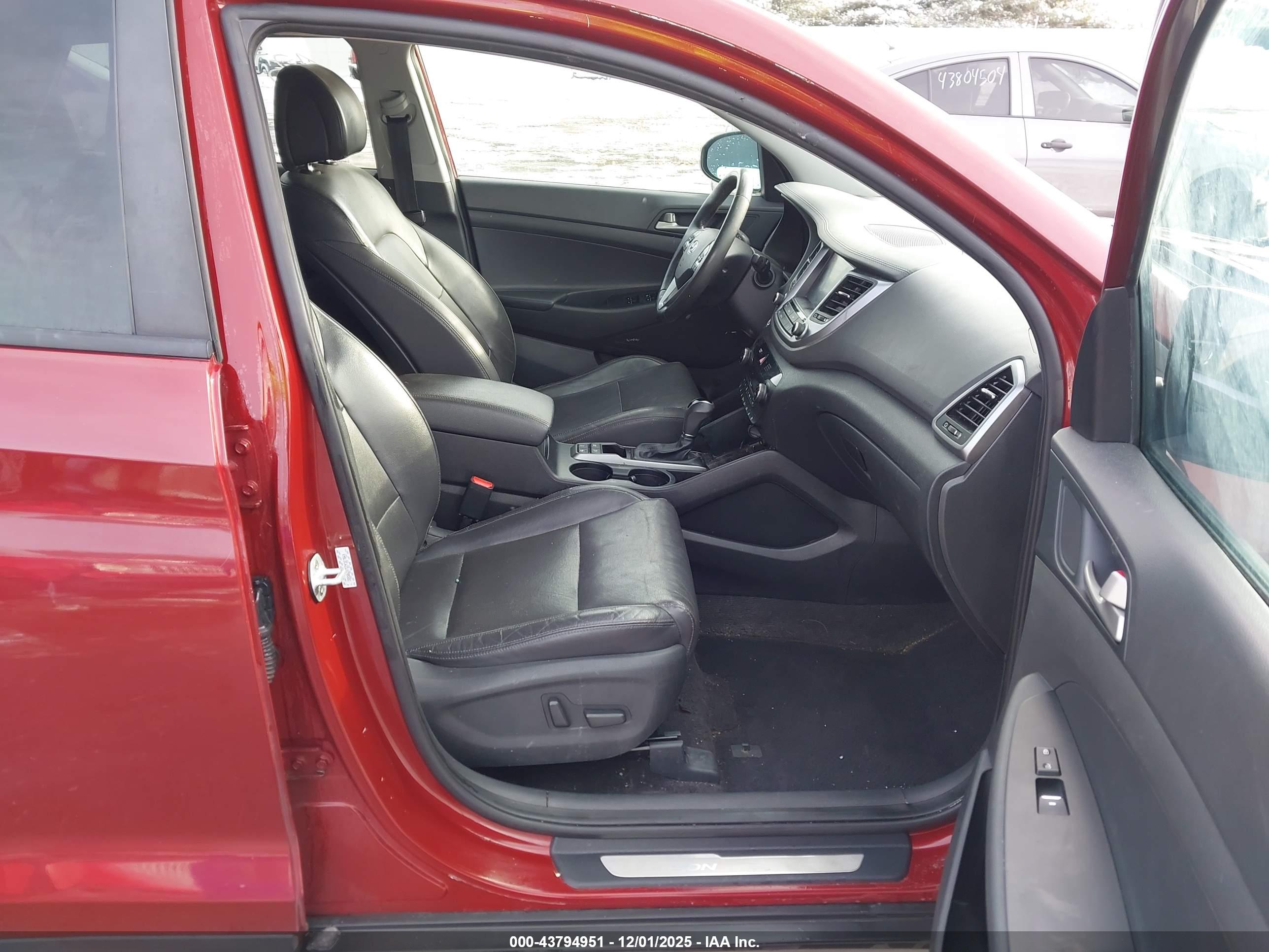 HYUNDAI TUCSON image 5