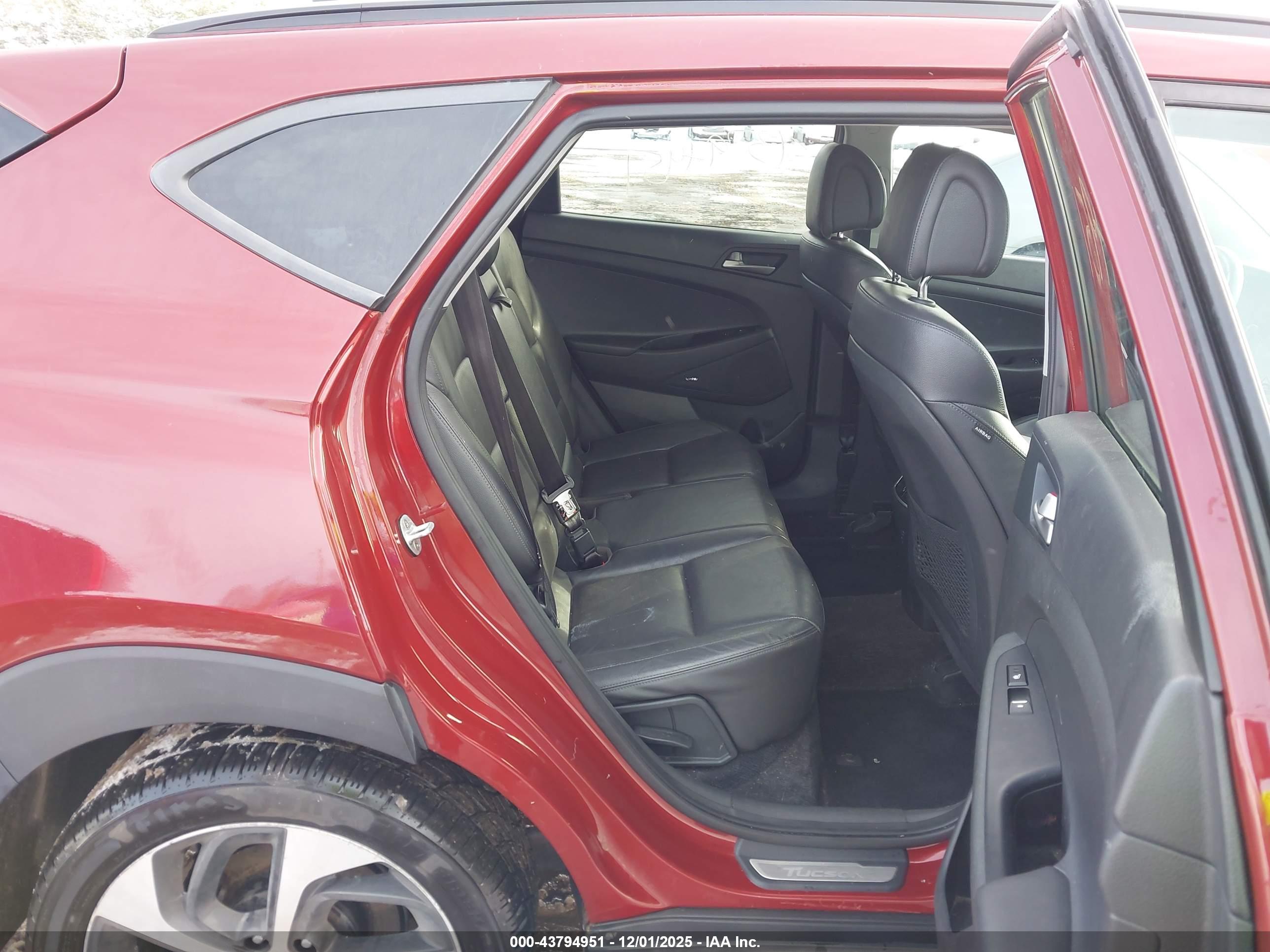 HYUNDAI TUCSON image 8