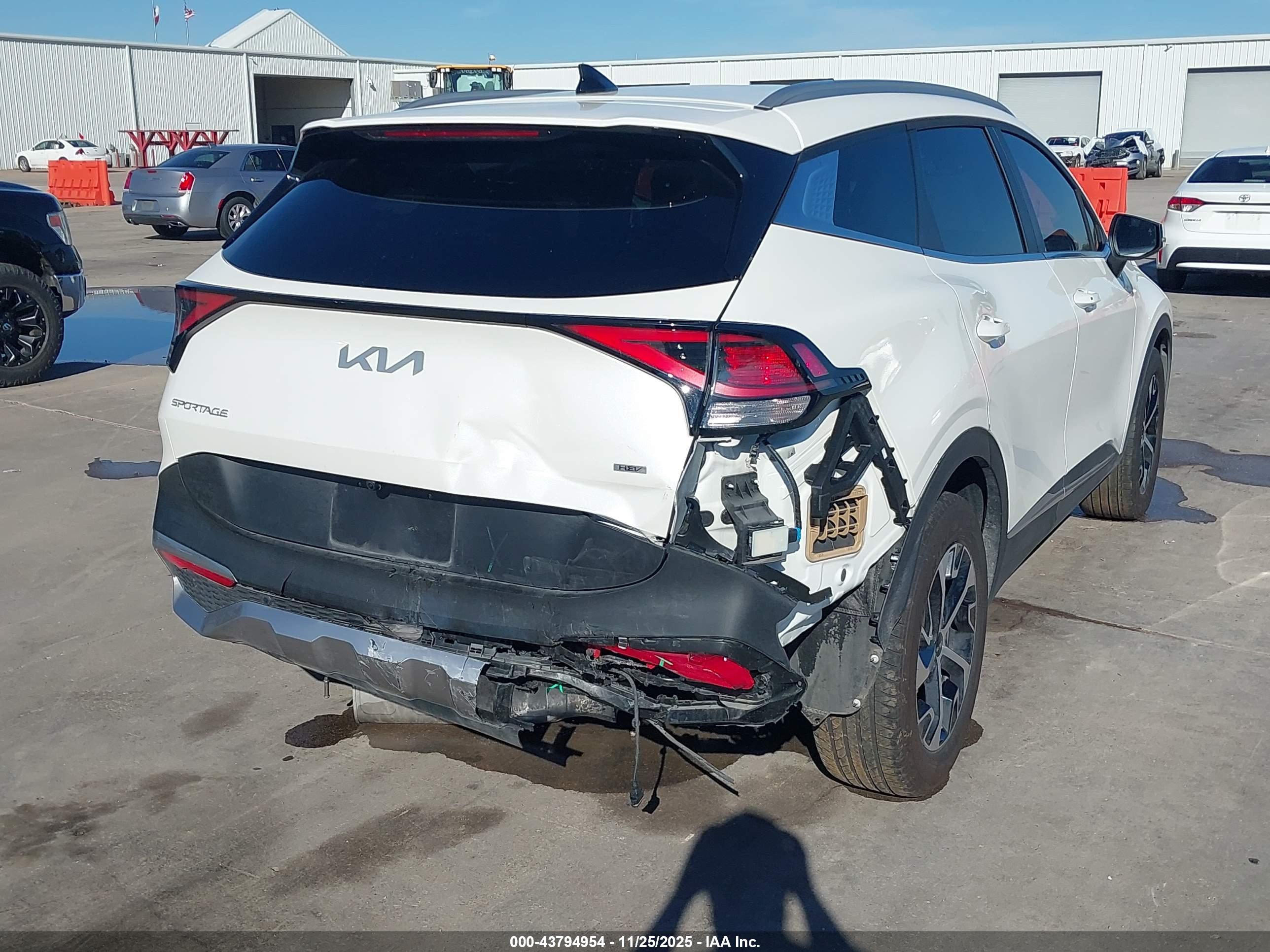 KIA SPORTAGE image 6