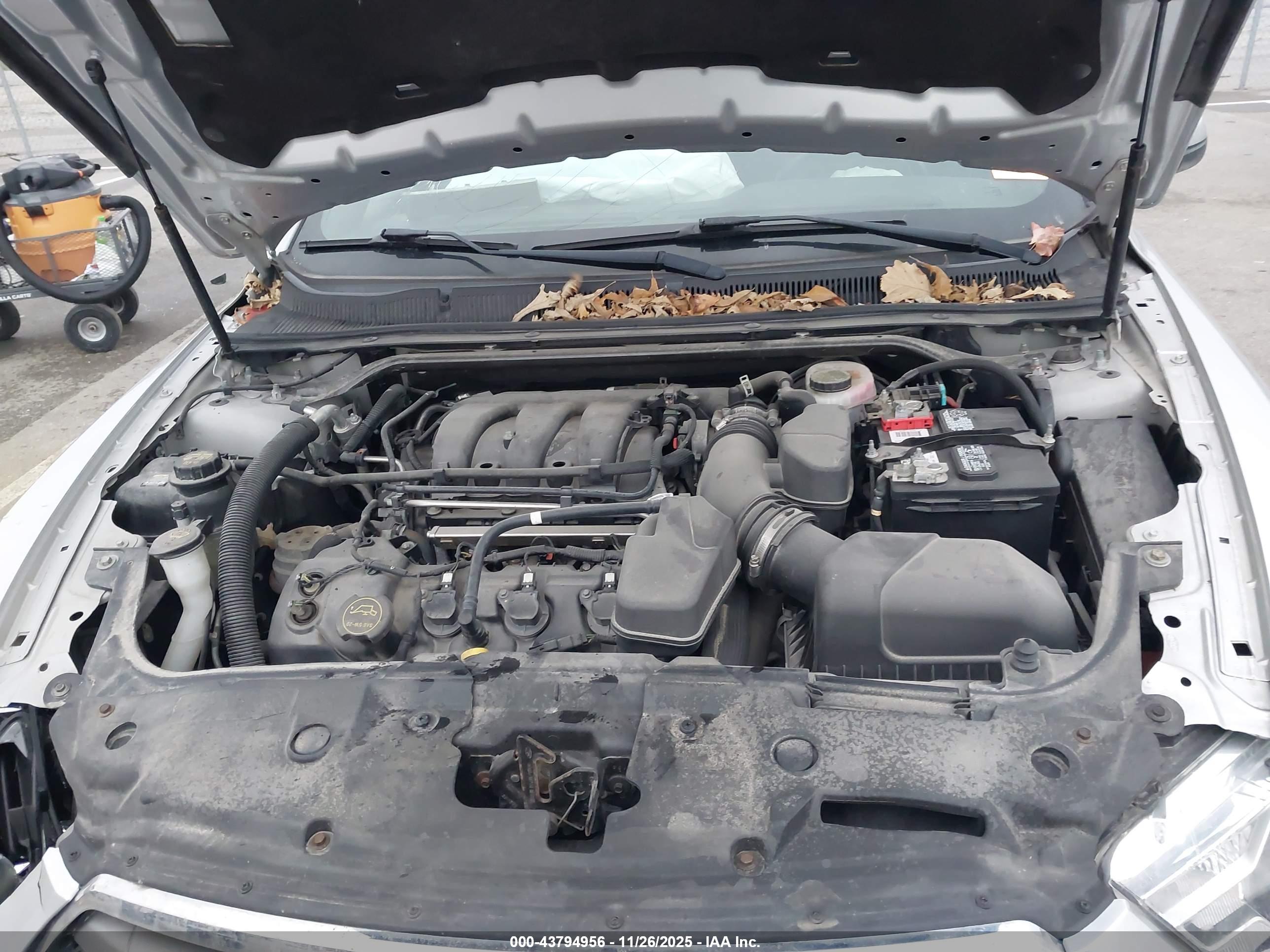 FORD TAURUS image 10