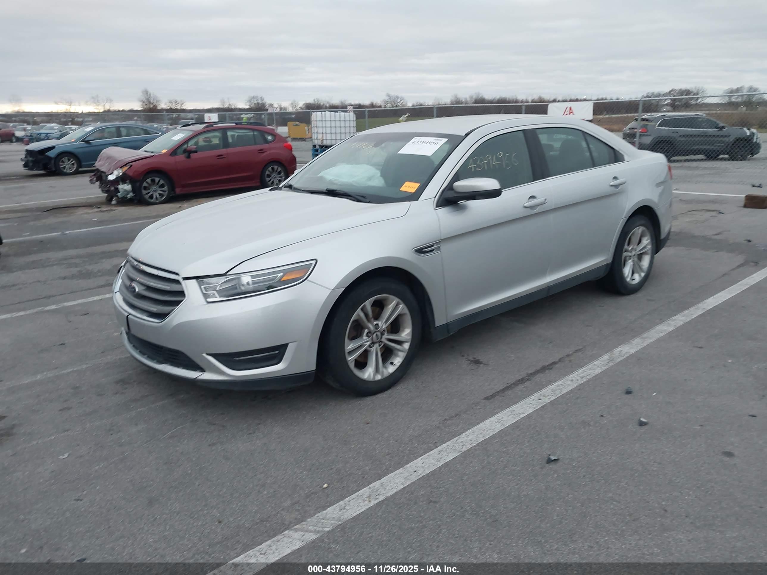 FORD TAURUS image 2