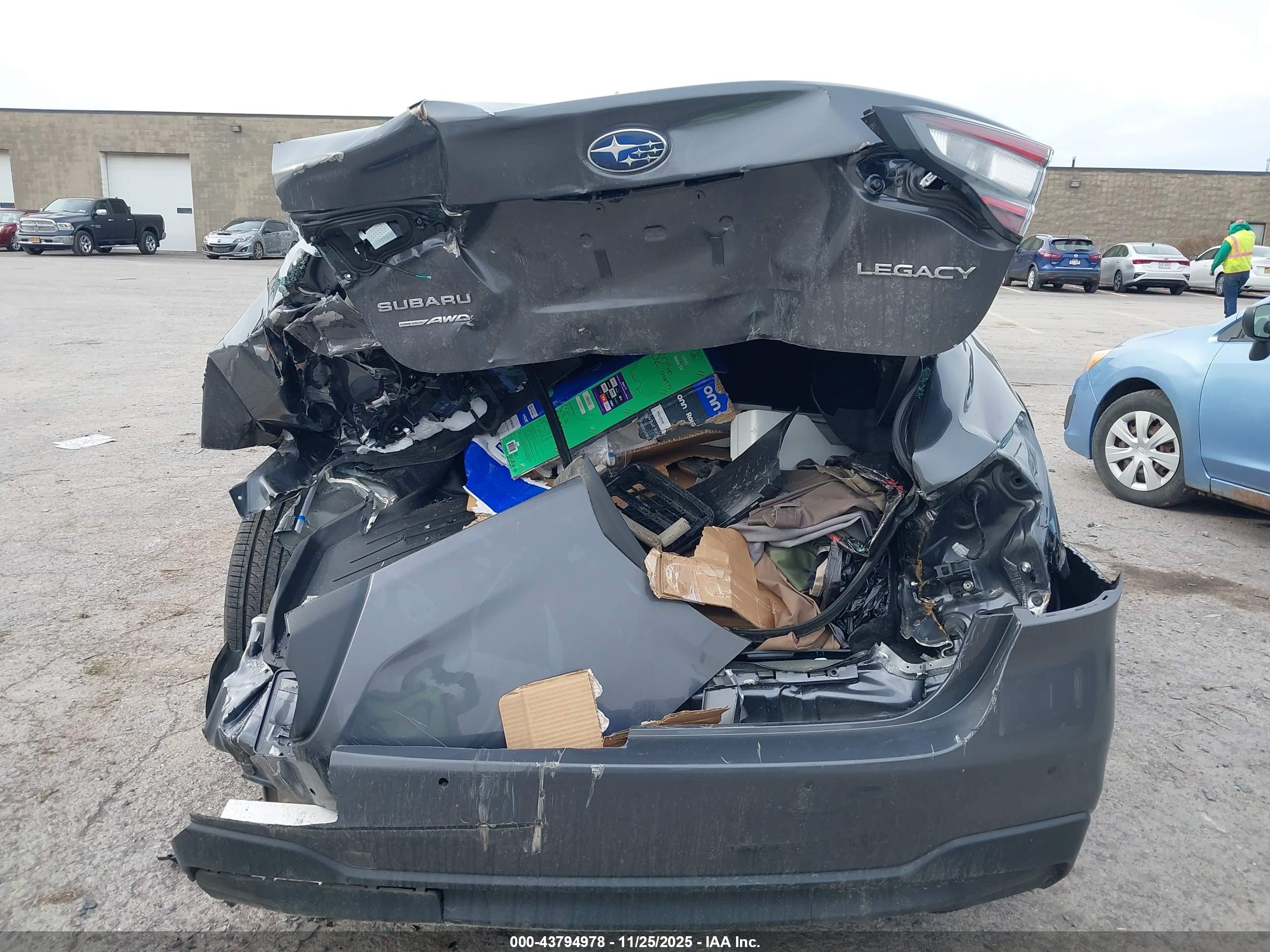 SUBARU LEGACY image 6