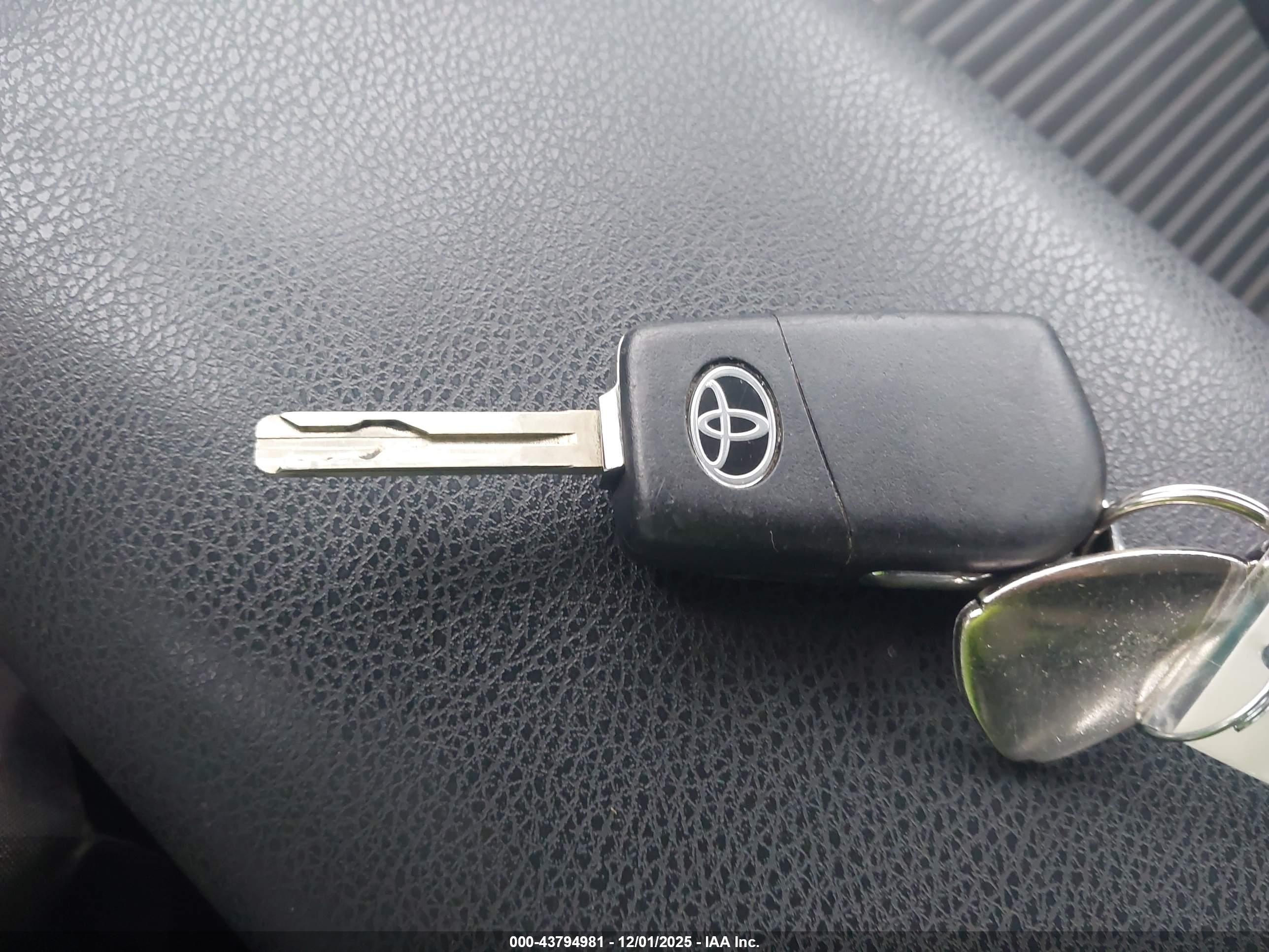 TOYOTA CAMRY image 11