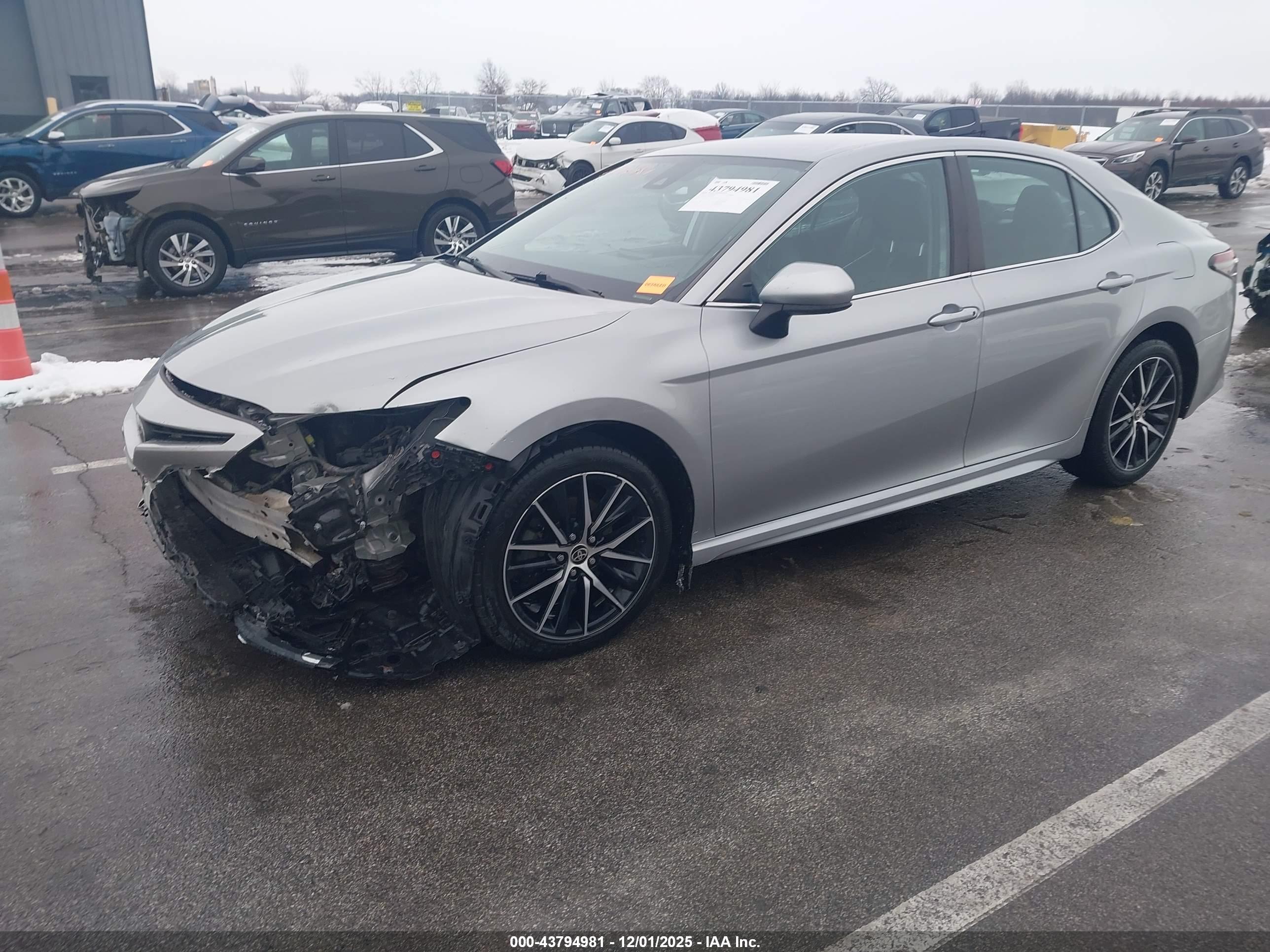 TOYOTA CAMRY image 2