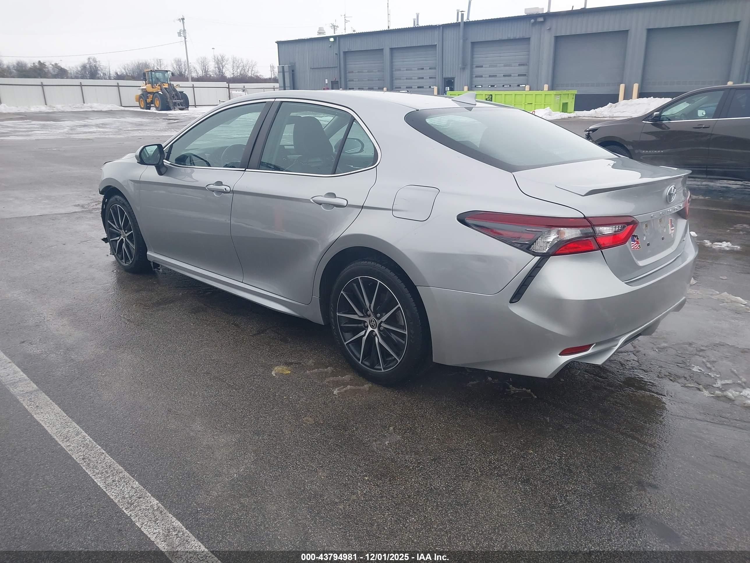 TOYOTA CAMRY image 3