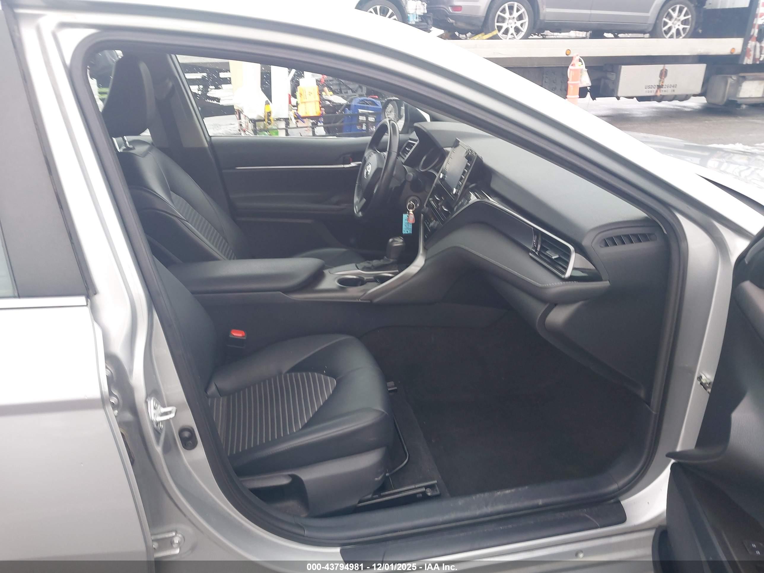 TOYOTA CAMRY image 5