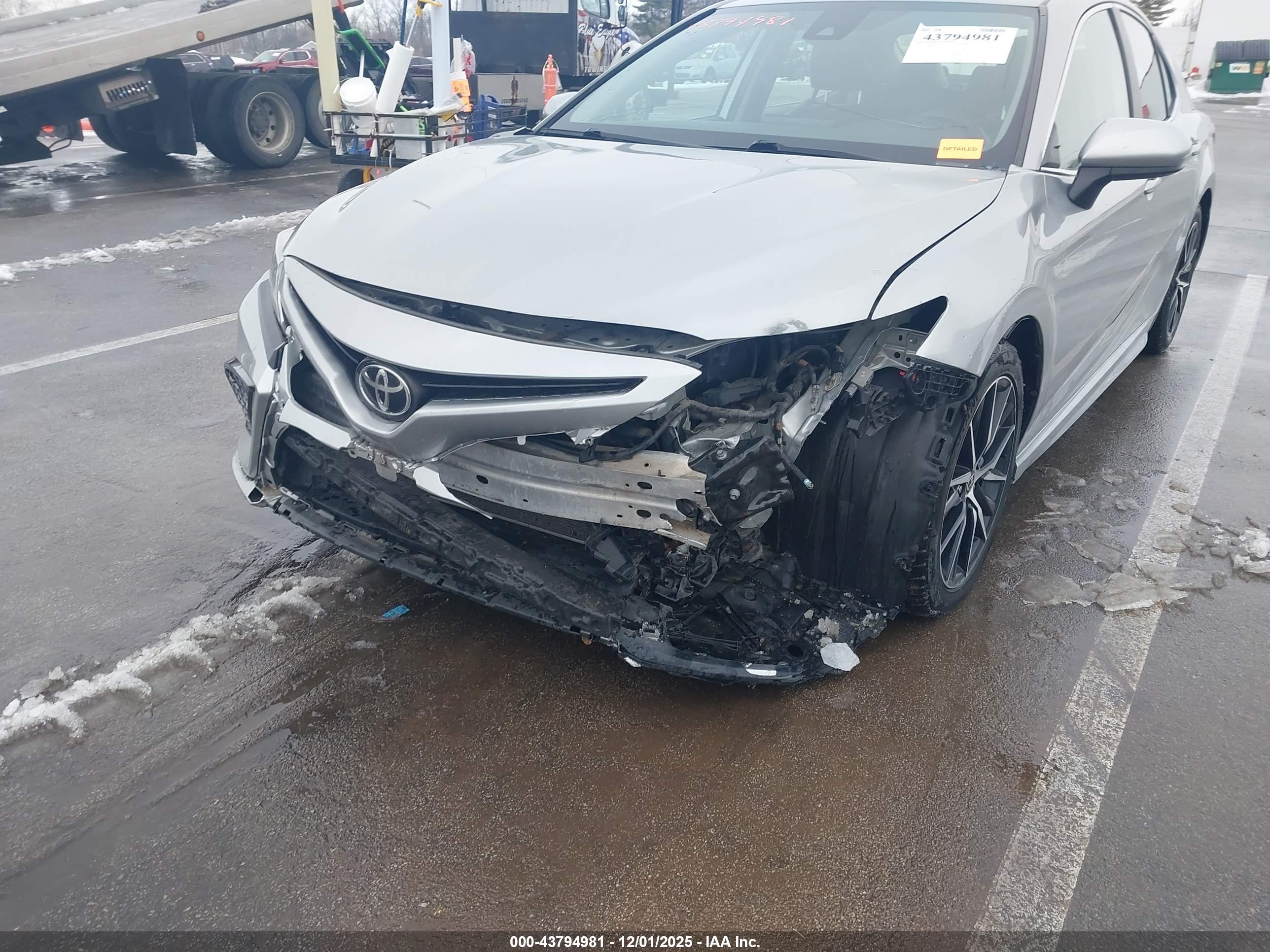 TOYOTA CAMRY image 6