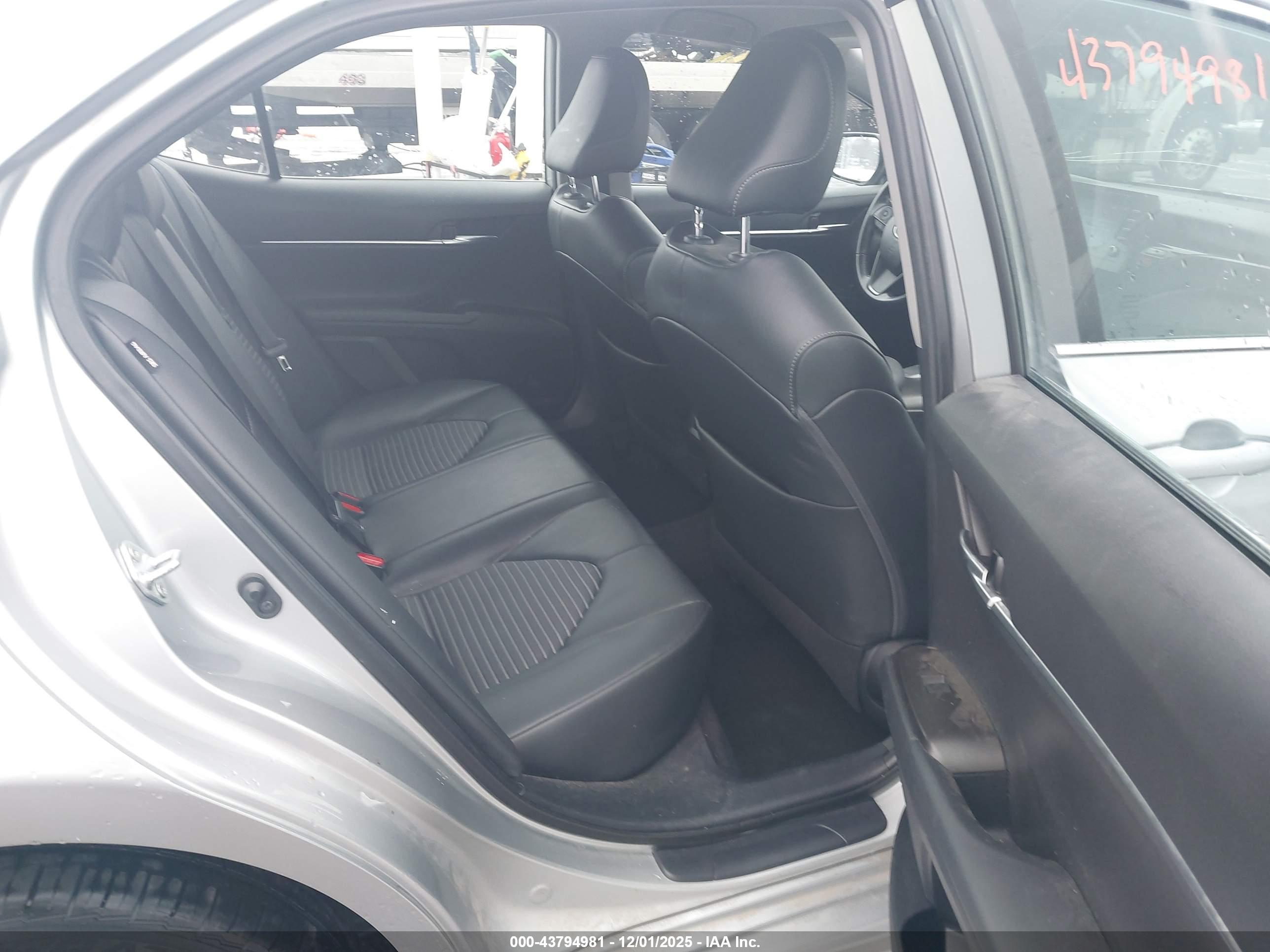 TOYOTA CAMRY image 8
