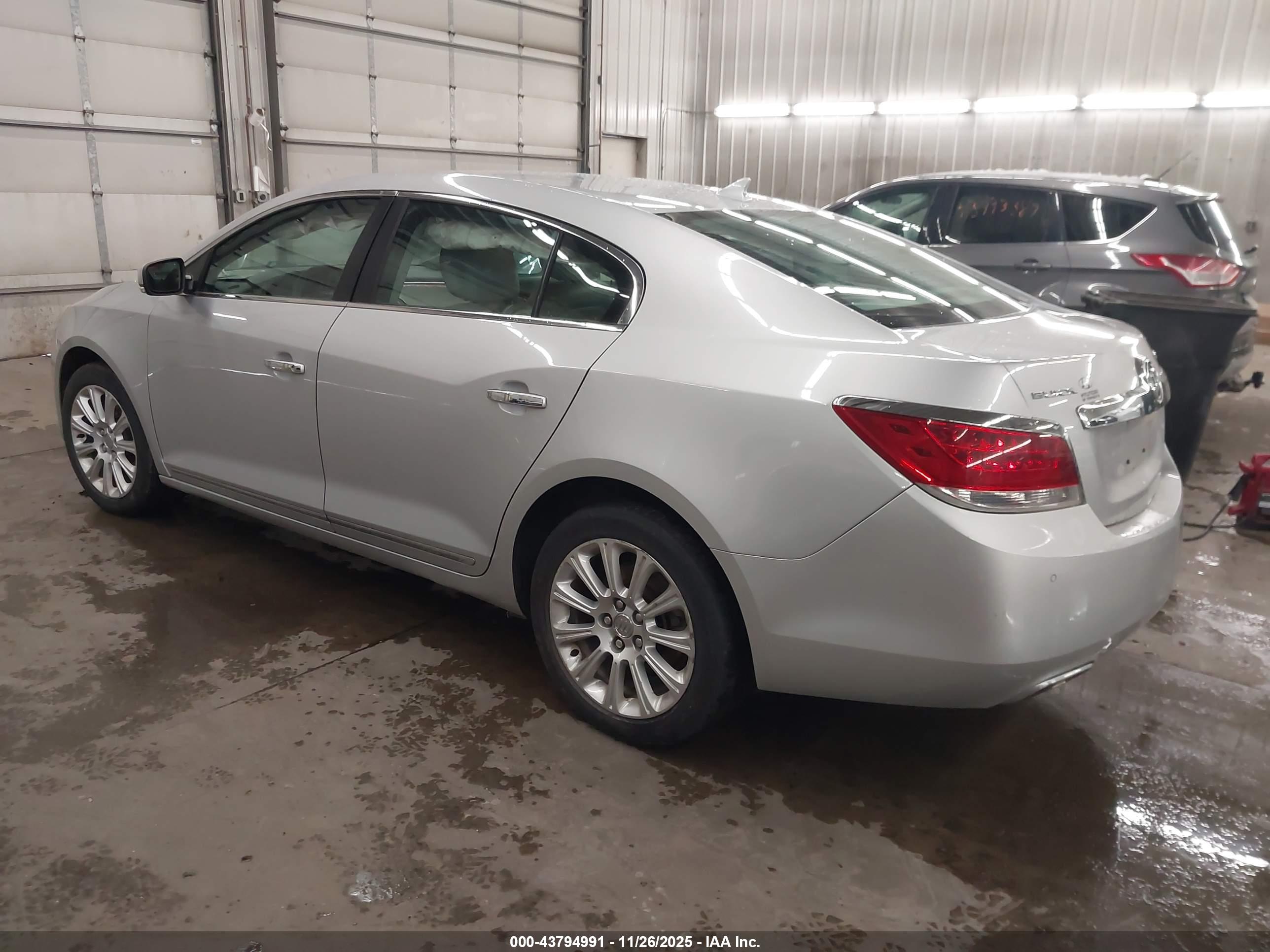 BUICK LACROSSE image 3