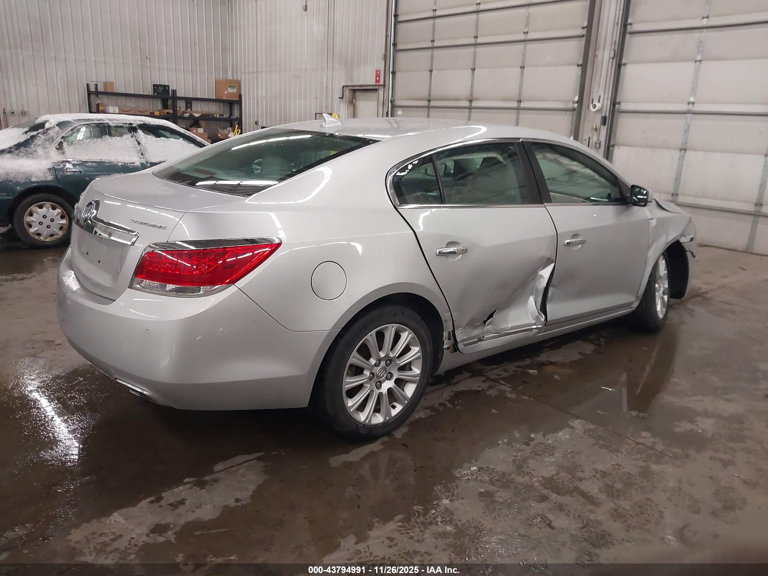 BUICK LACROSSE image 4