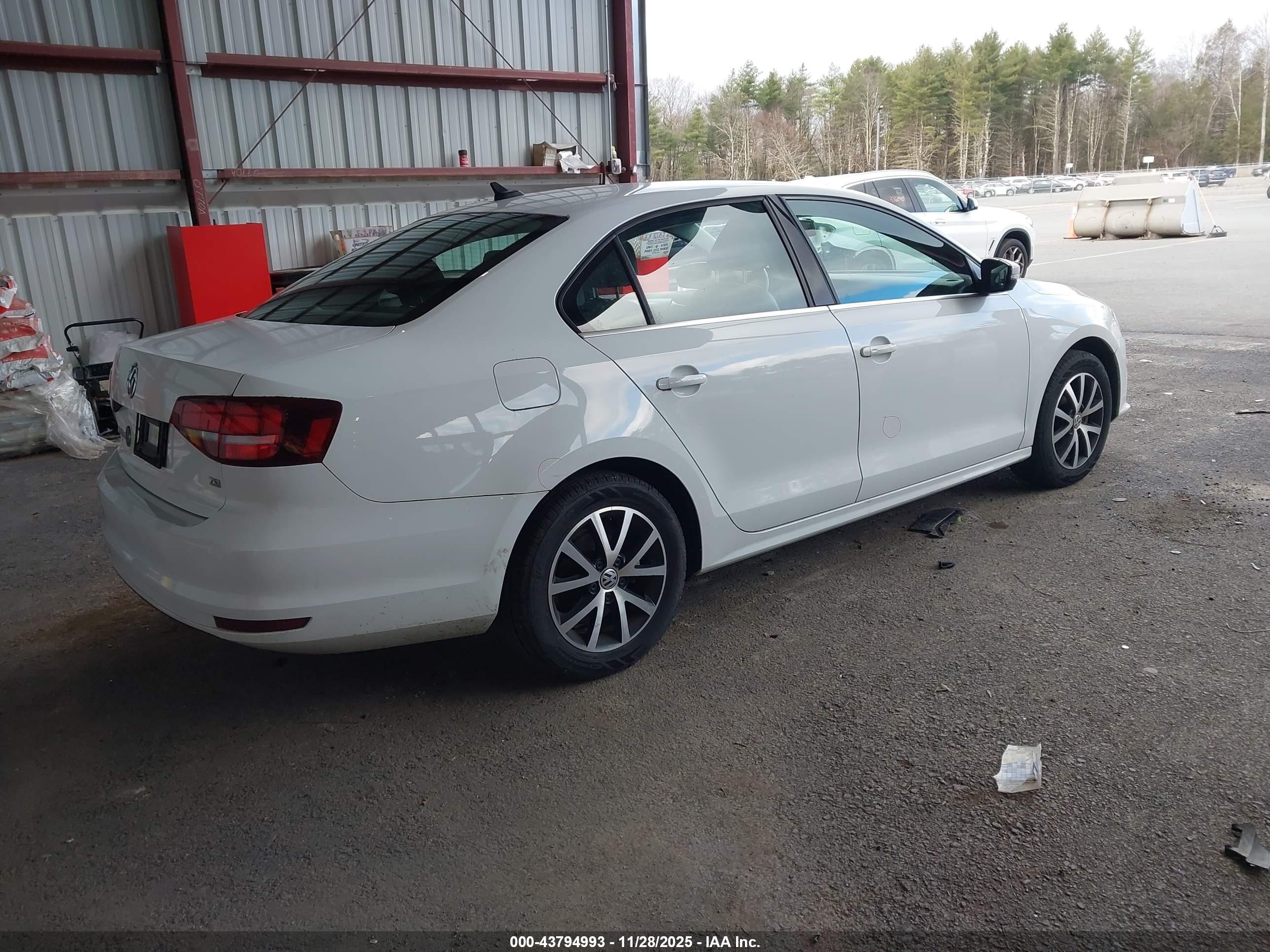VOLKSWAGEN JETTA image 4