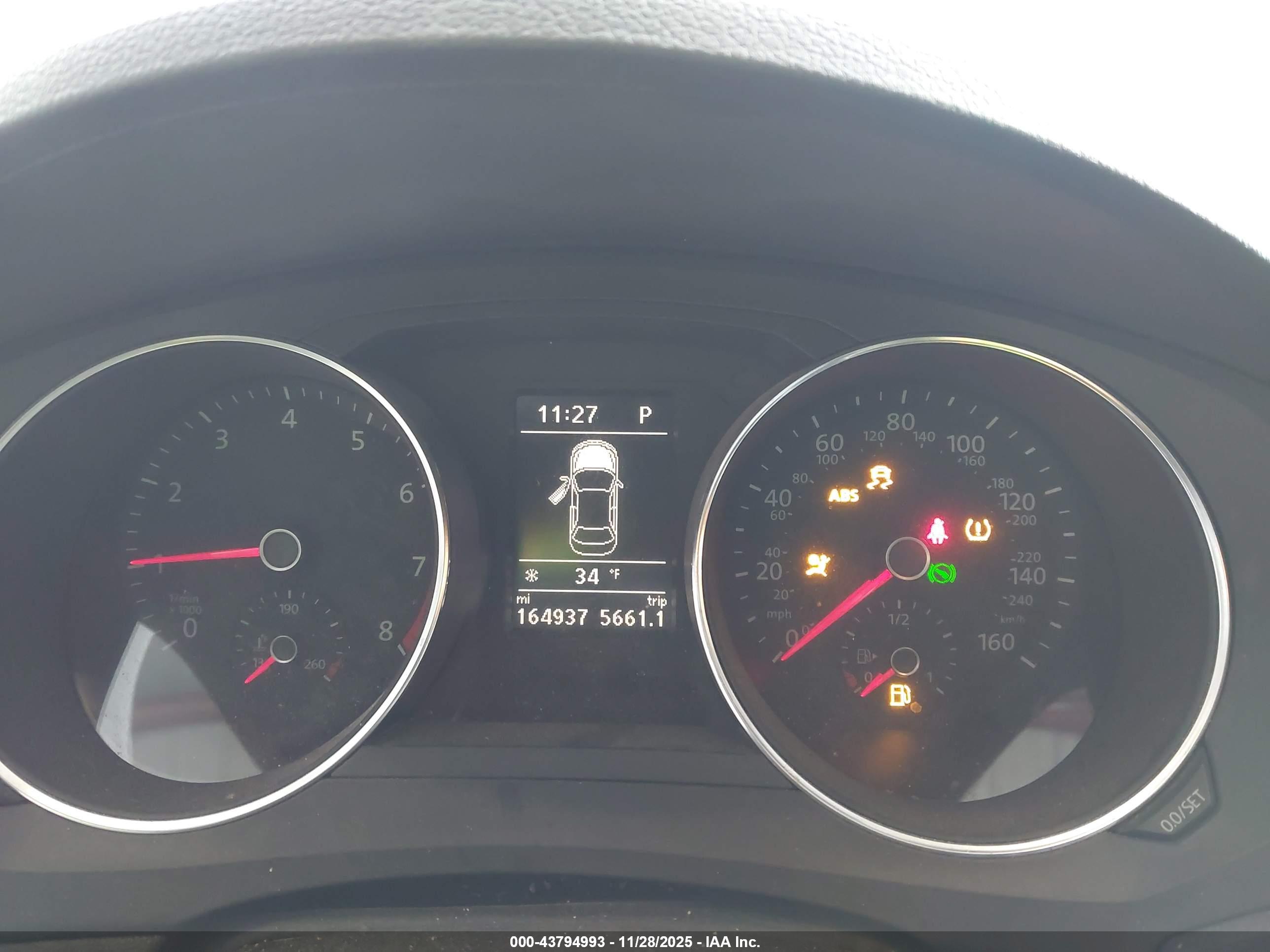 VOLKSWAGEN JETTA image 7