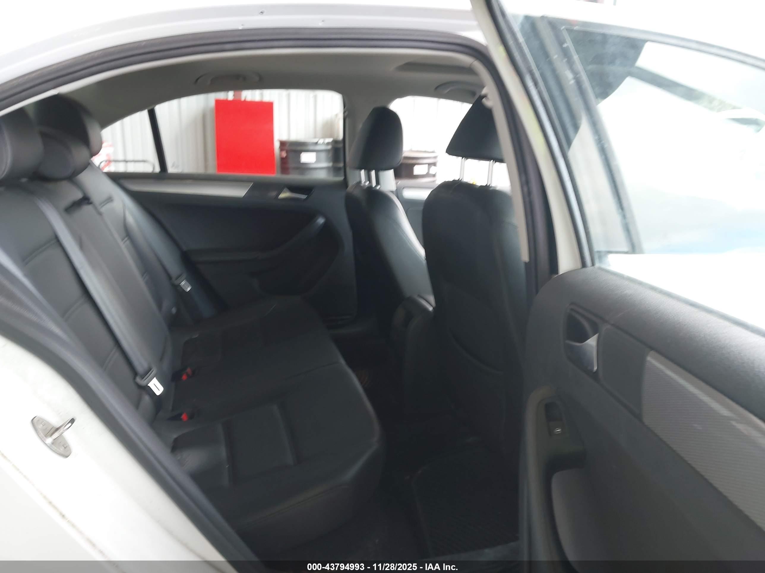 VOLKSWAGEN JETTA image 8