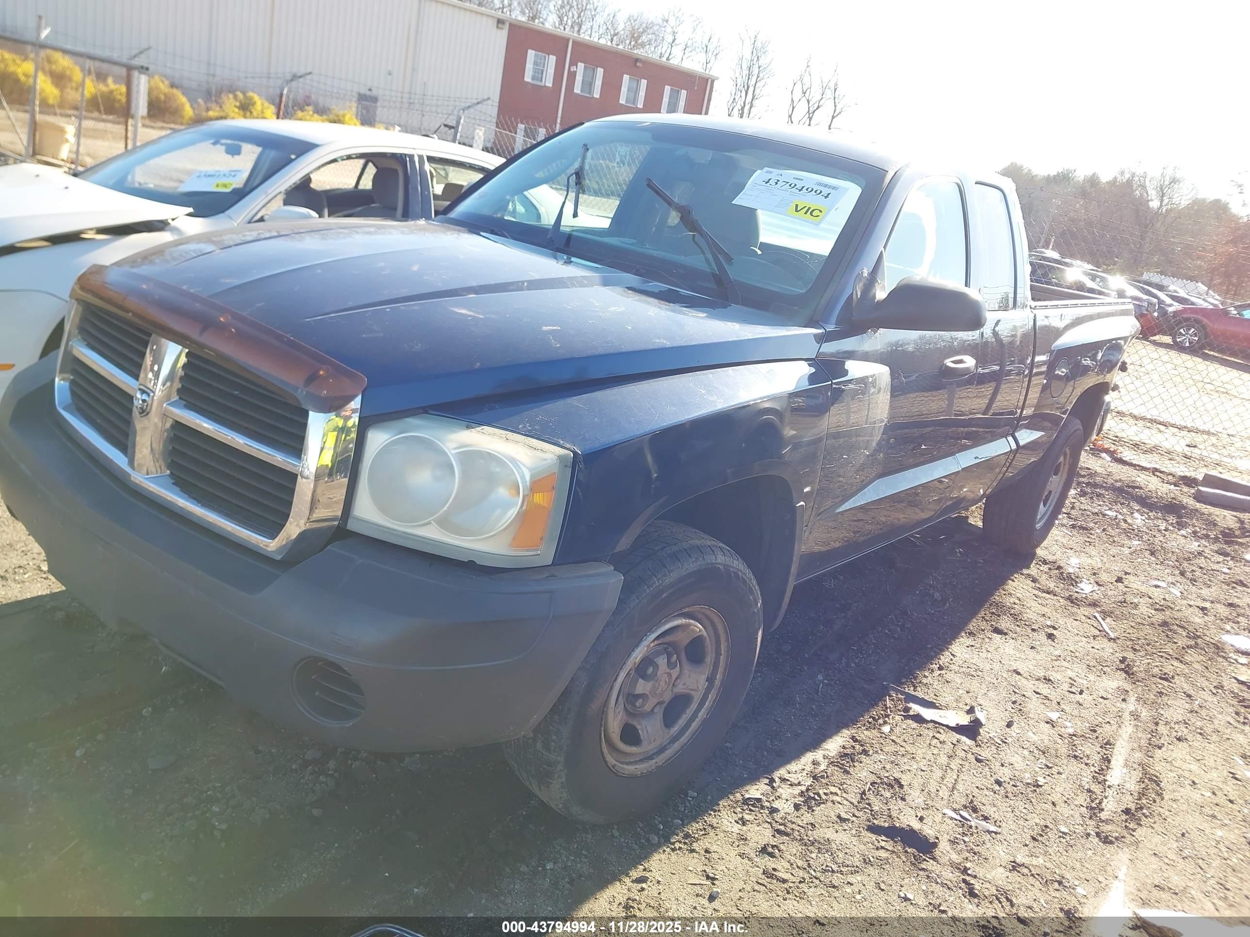 DODGE DAKOTA image 2
