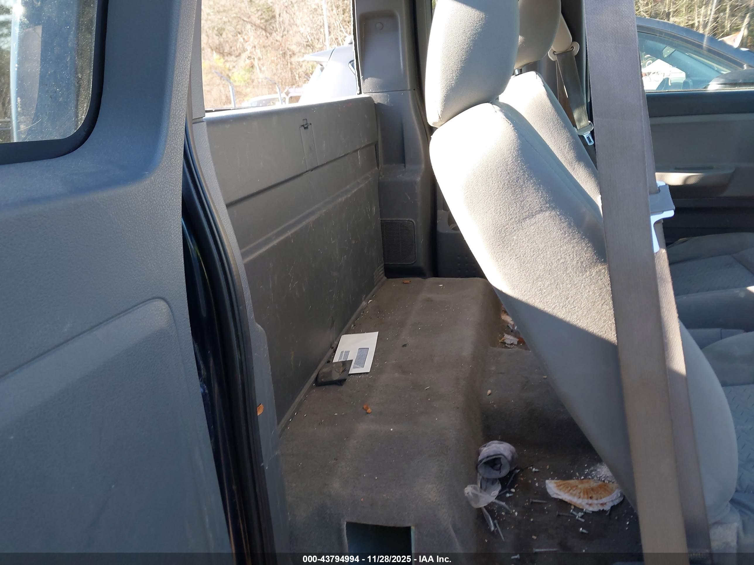 DODGE DAKOTA image 8