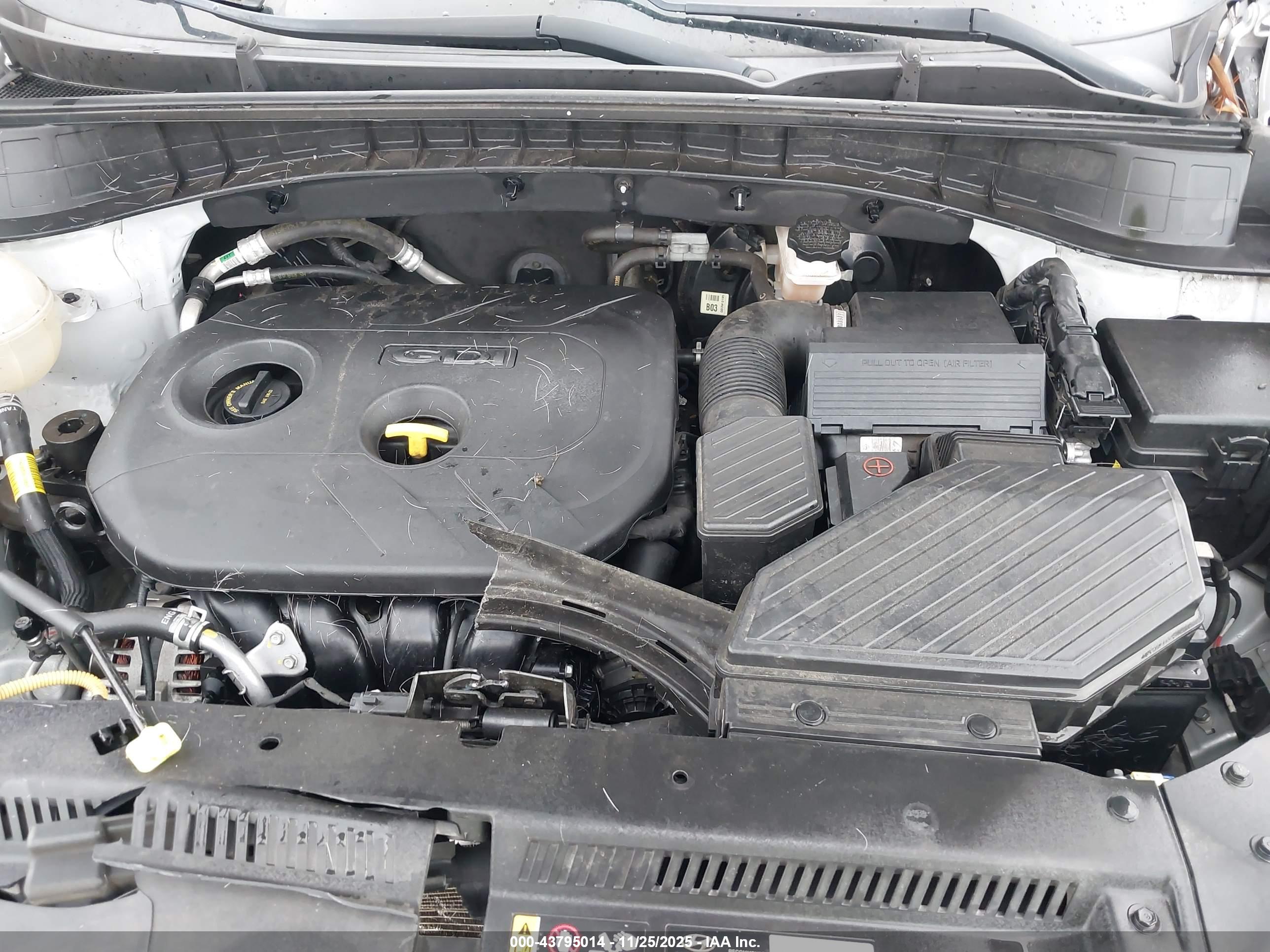 HYUNDAI TUCSON image 10