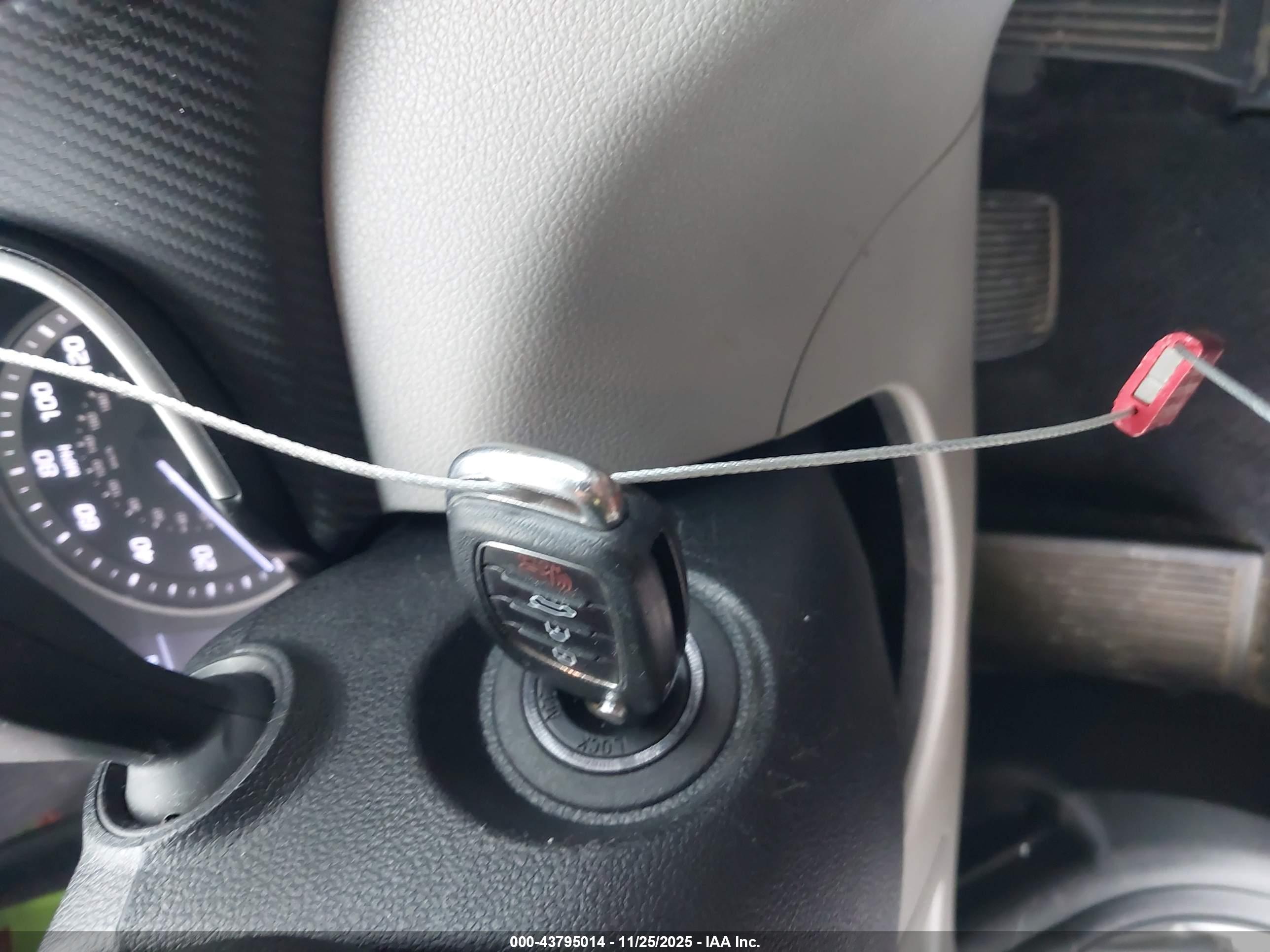 HYUNDAI TUCSON image 11