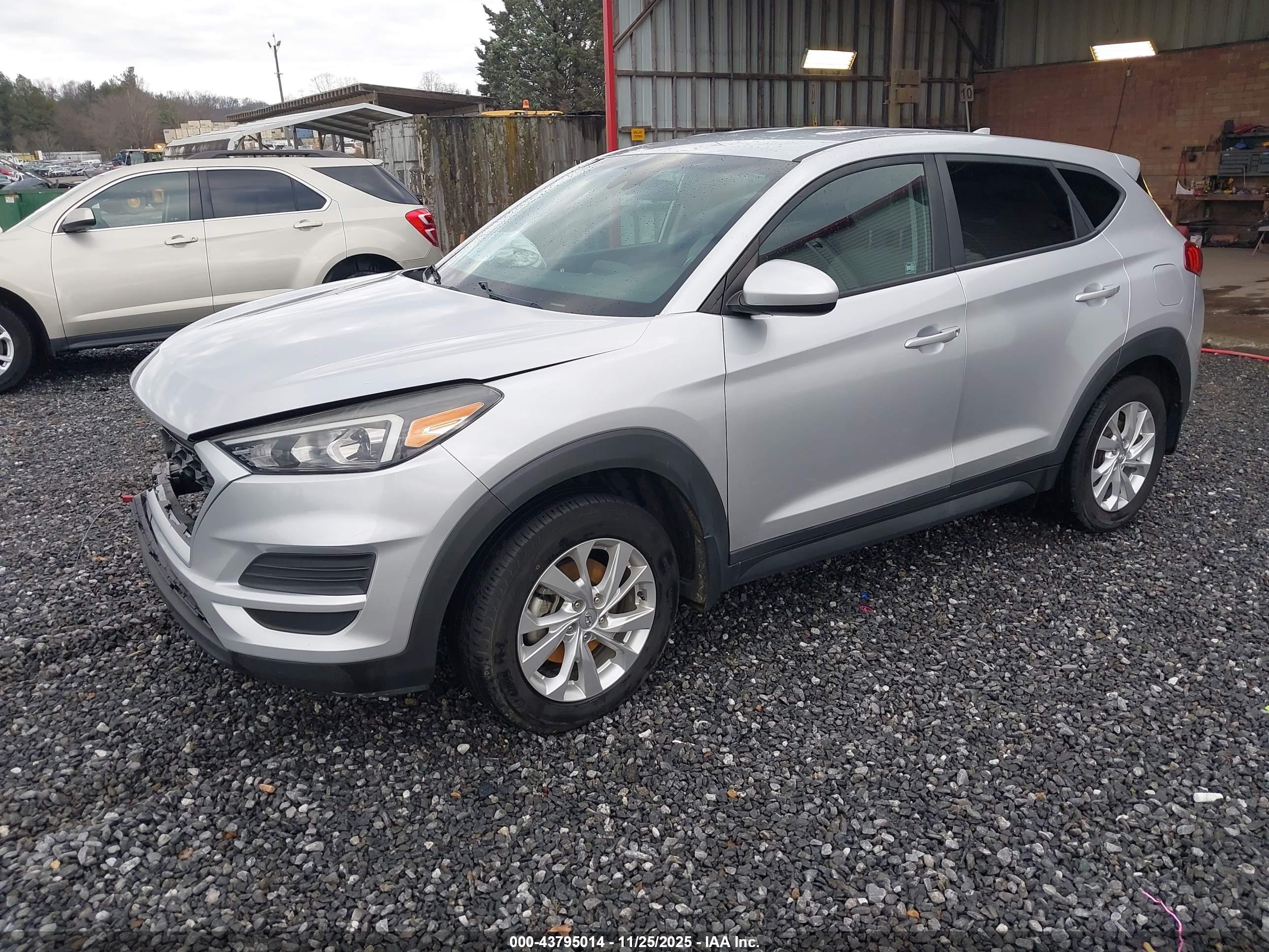 HYUNDAI TUCSON image 2