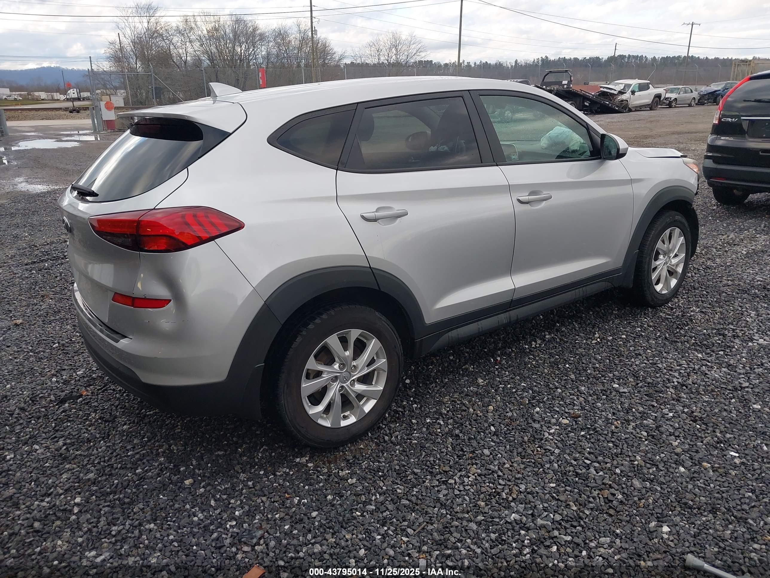HYUNDAI TUCSON image 4