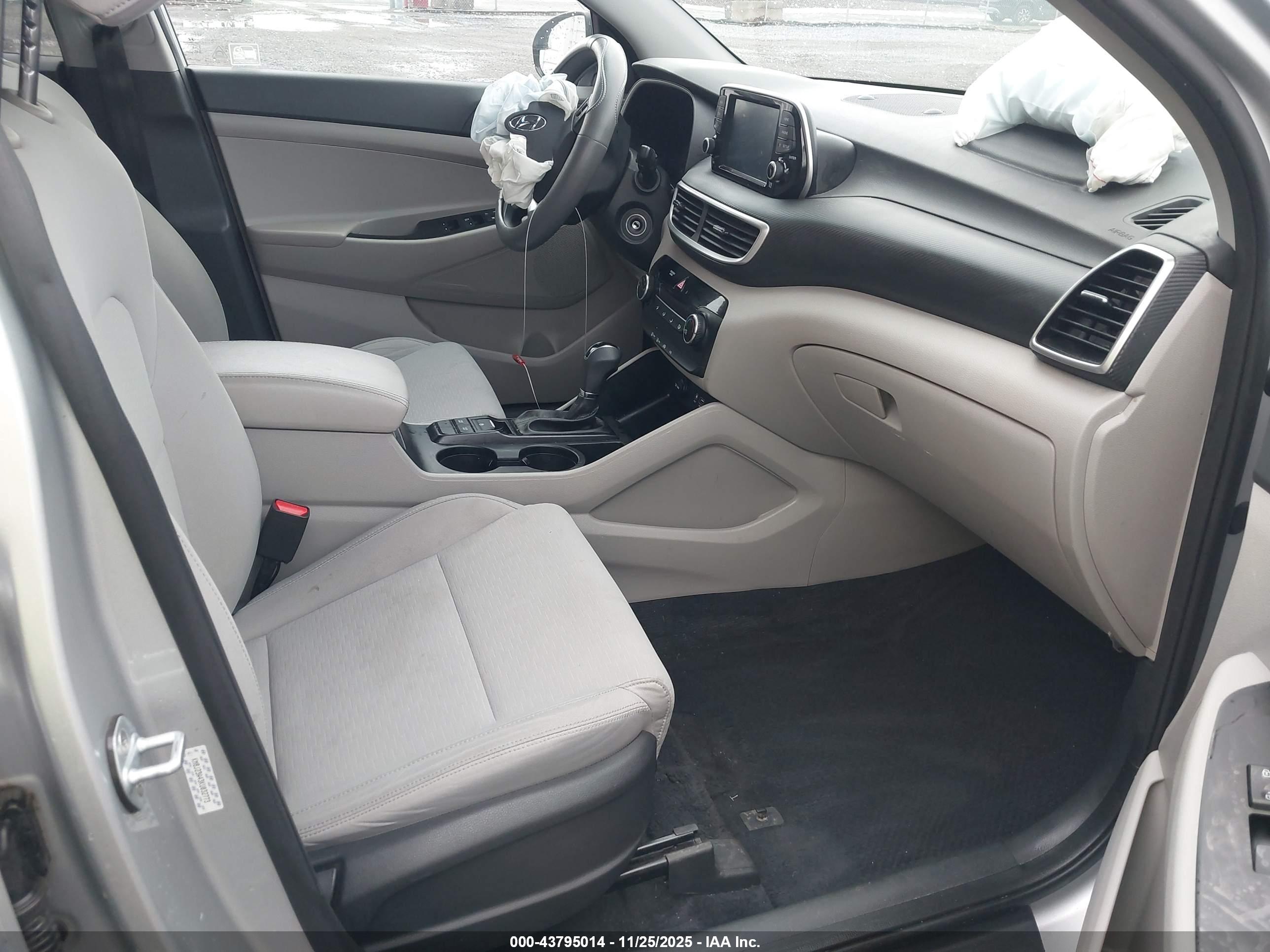 HYUNDAI TUCSON image 5