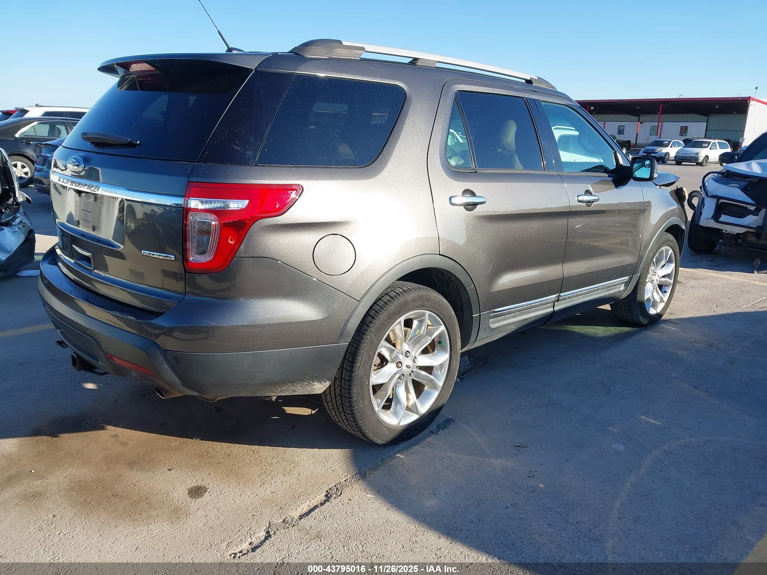 FORD EXPLORER image 4