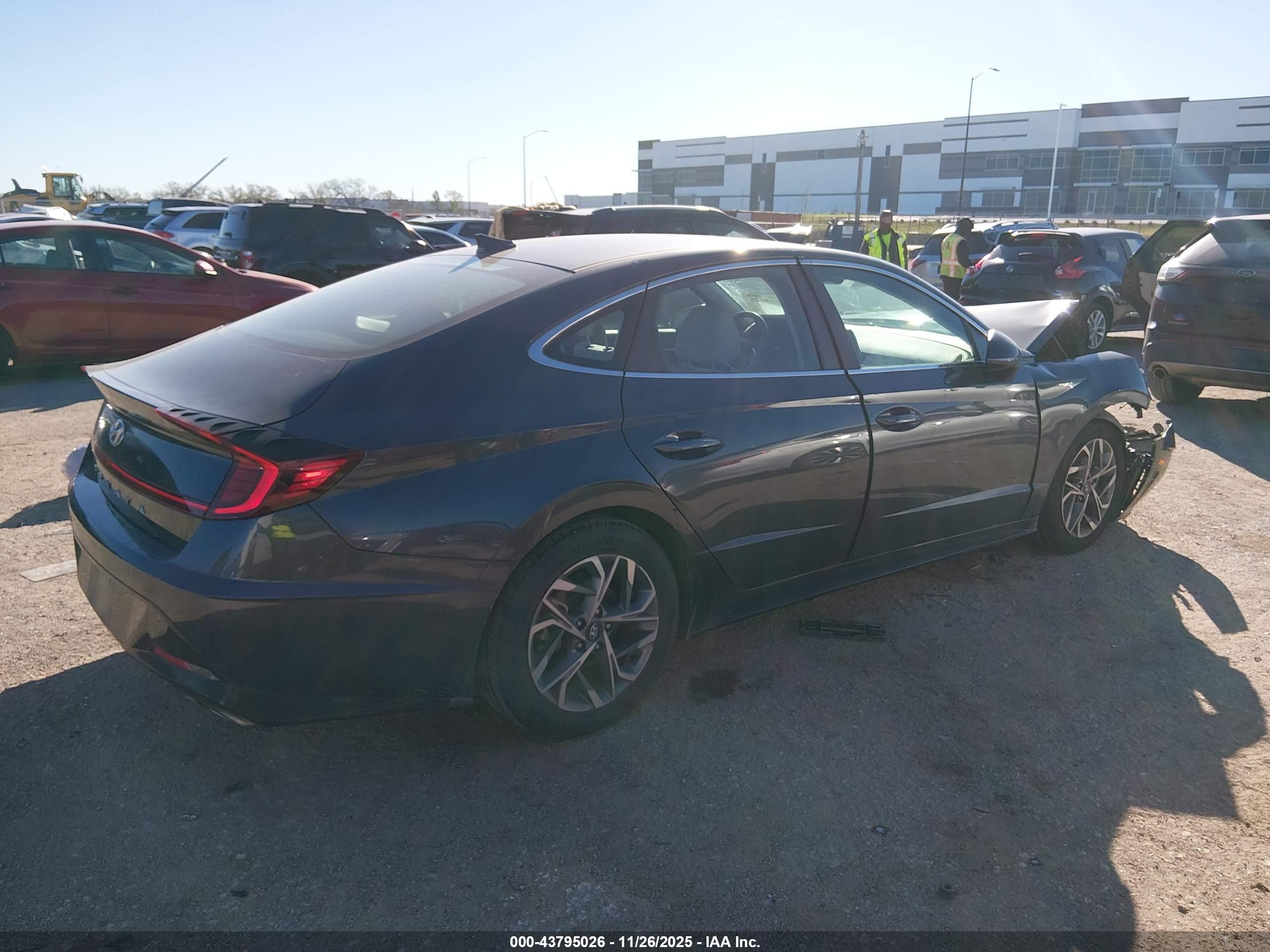 HYUNDAI SONATA image 4