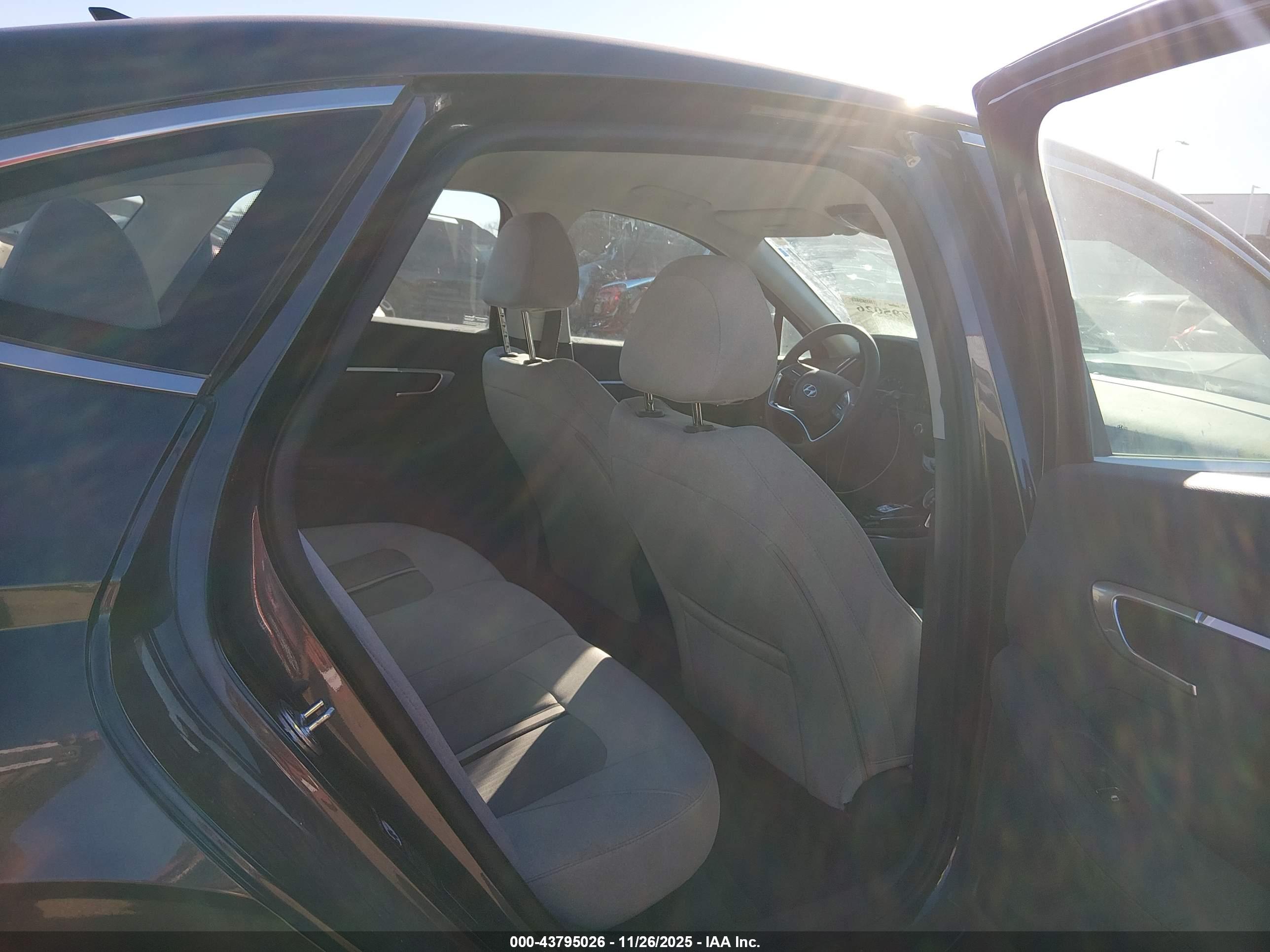 HYUNDAI SONATA image 8