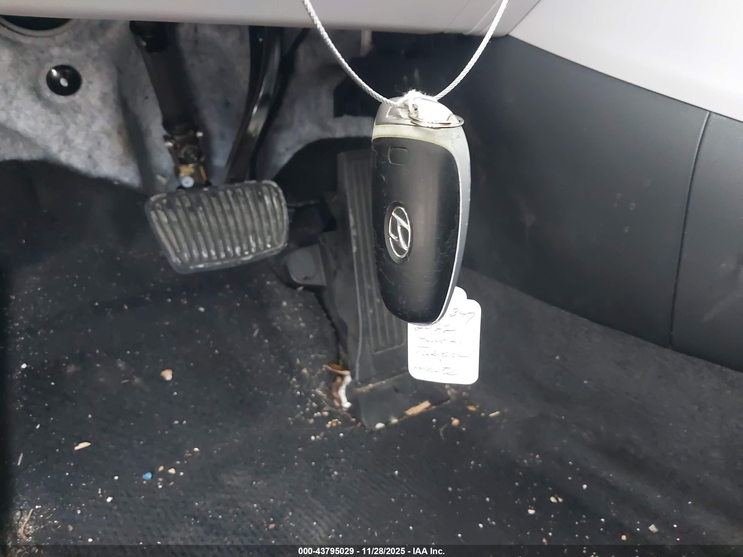 HYUNDAI TUCSON image 11