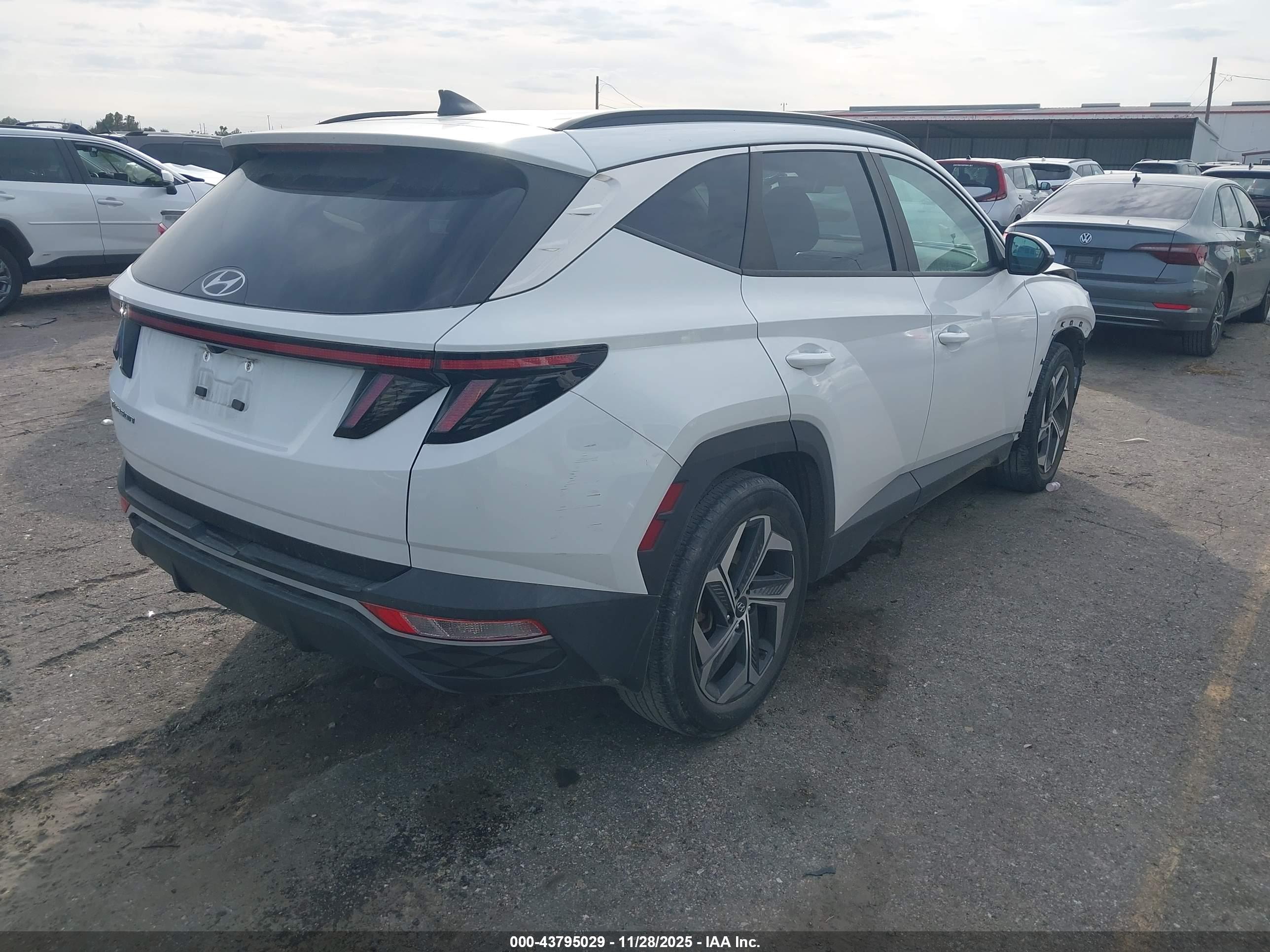 HYUNDAI TUCSON image 4