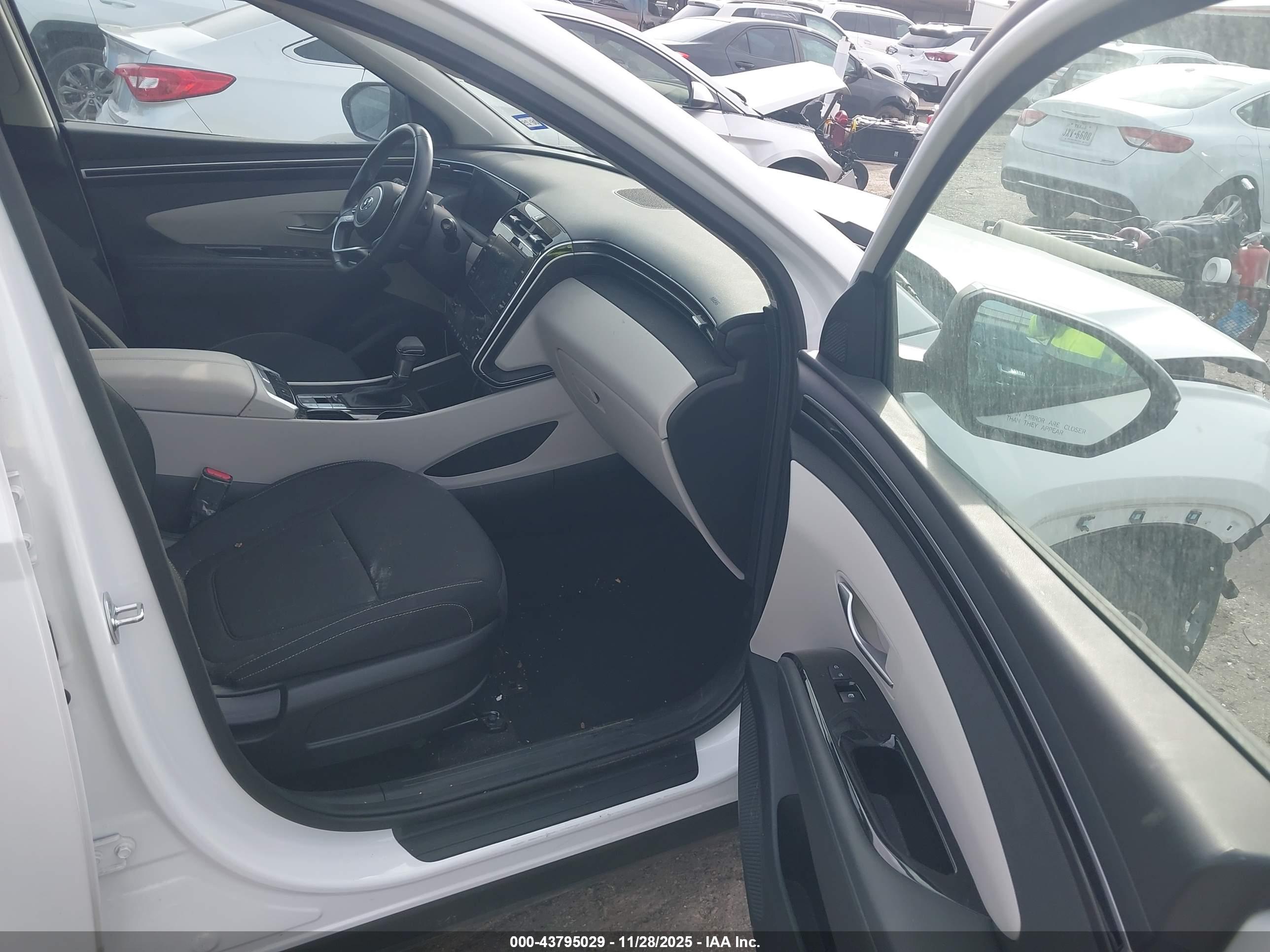 HYUNDAI TUCSON image 5