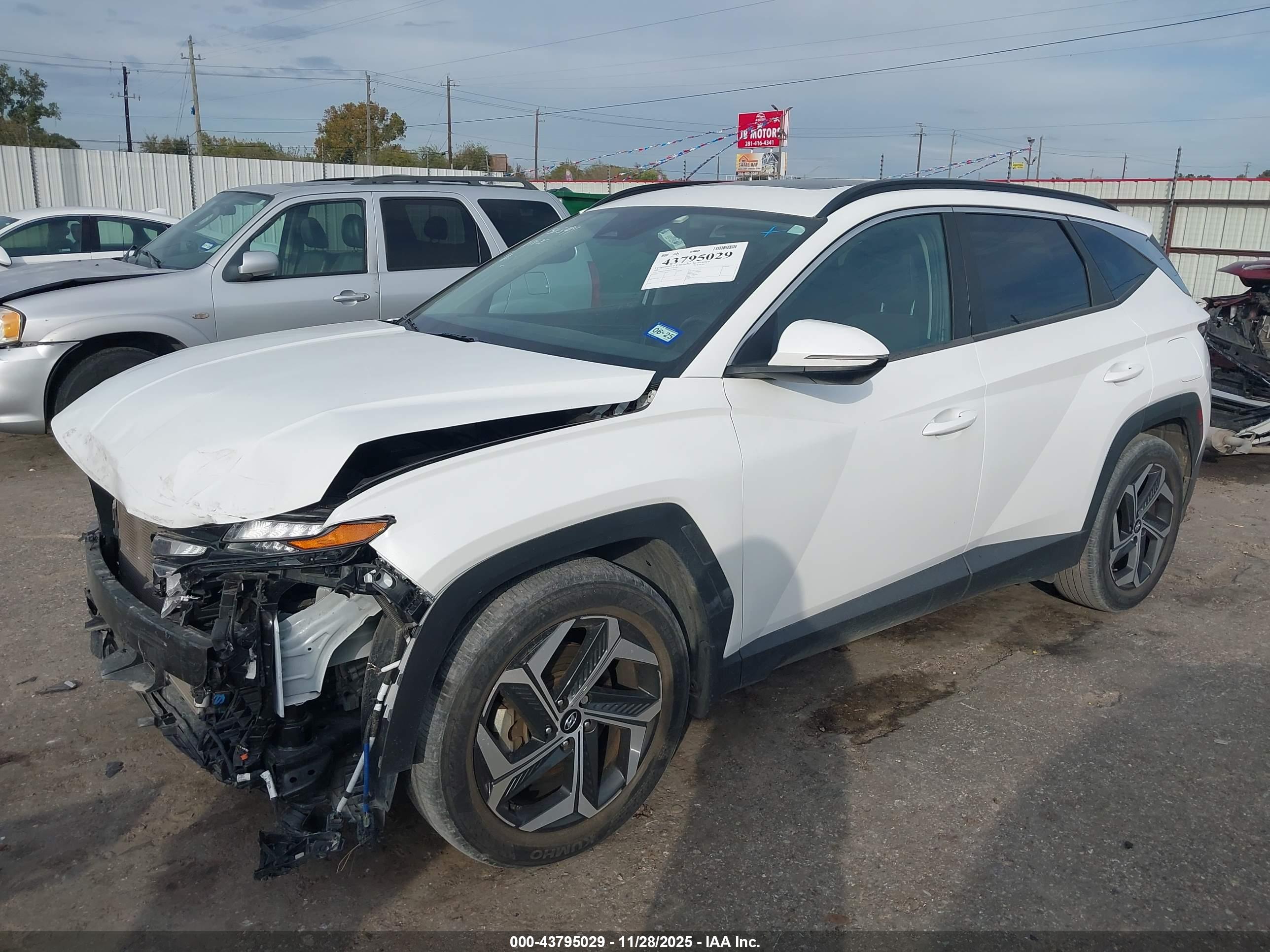 HYUNDAI TUCSON image 6